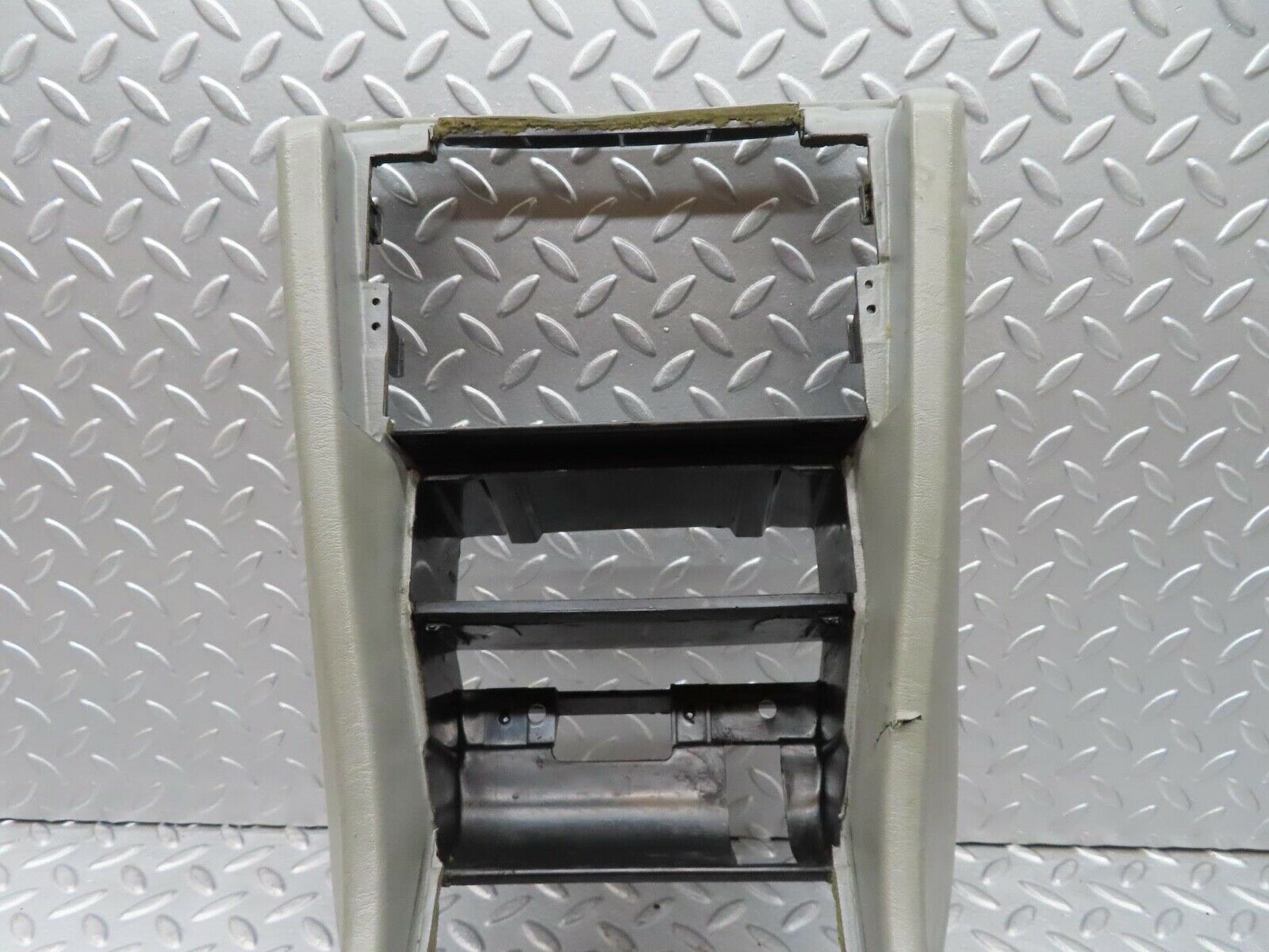 16200 Mercedes-Benz W124 260E Centre Console