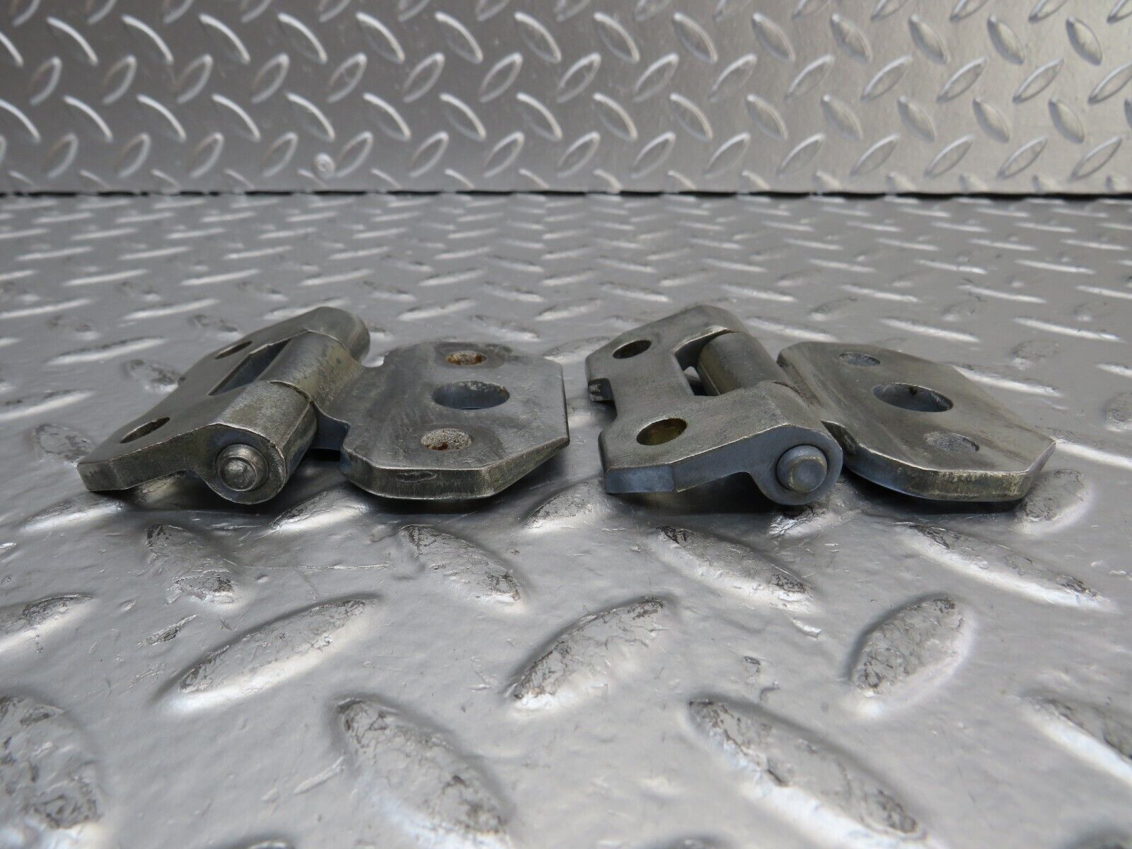 25299 Mercedes-Benz W201 190D Door Hinge Left