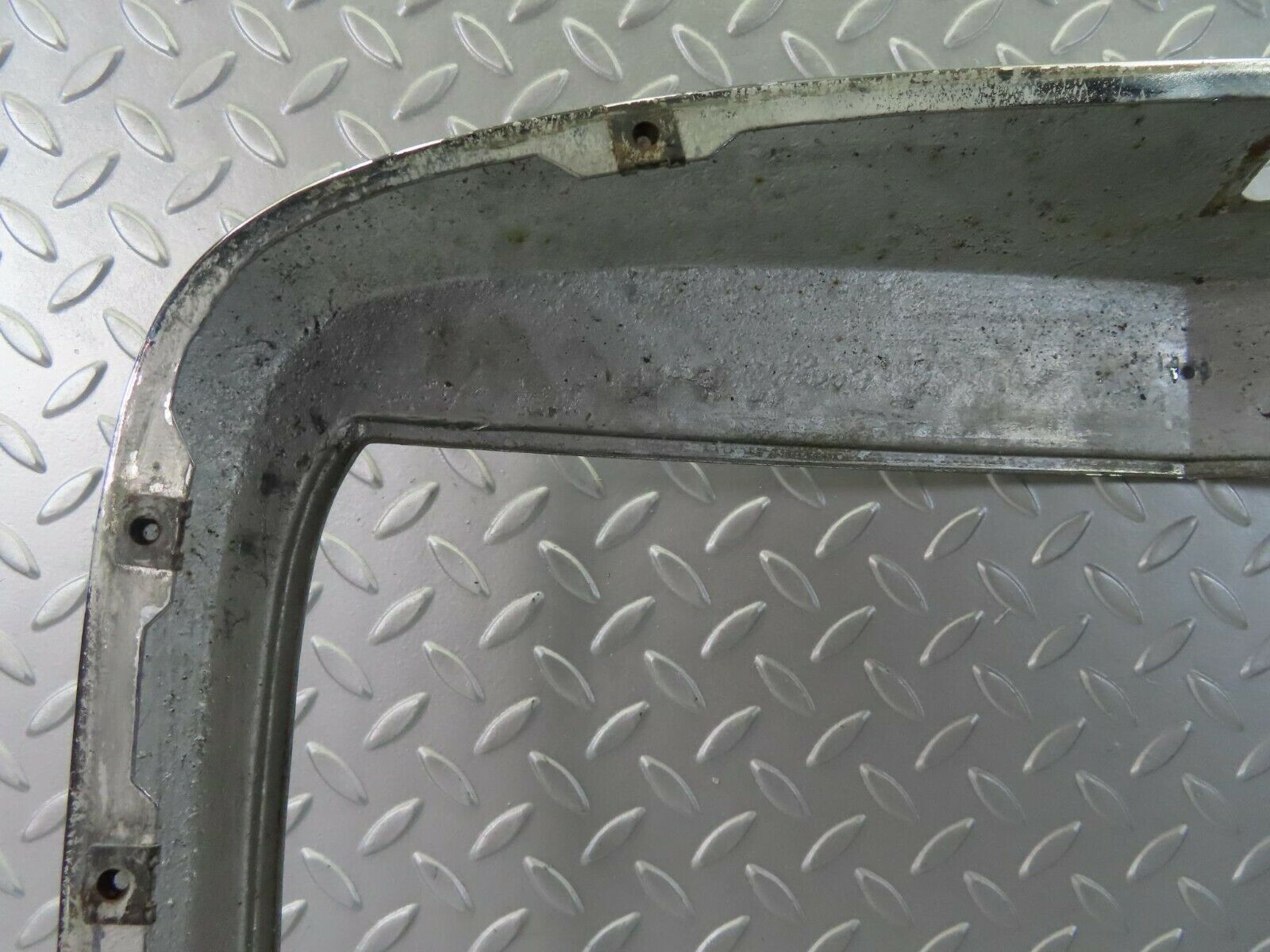 8442 Mercedes-Benz W108 Bonnet Grill Frame Chrome