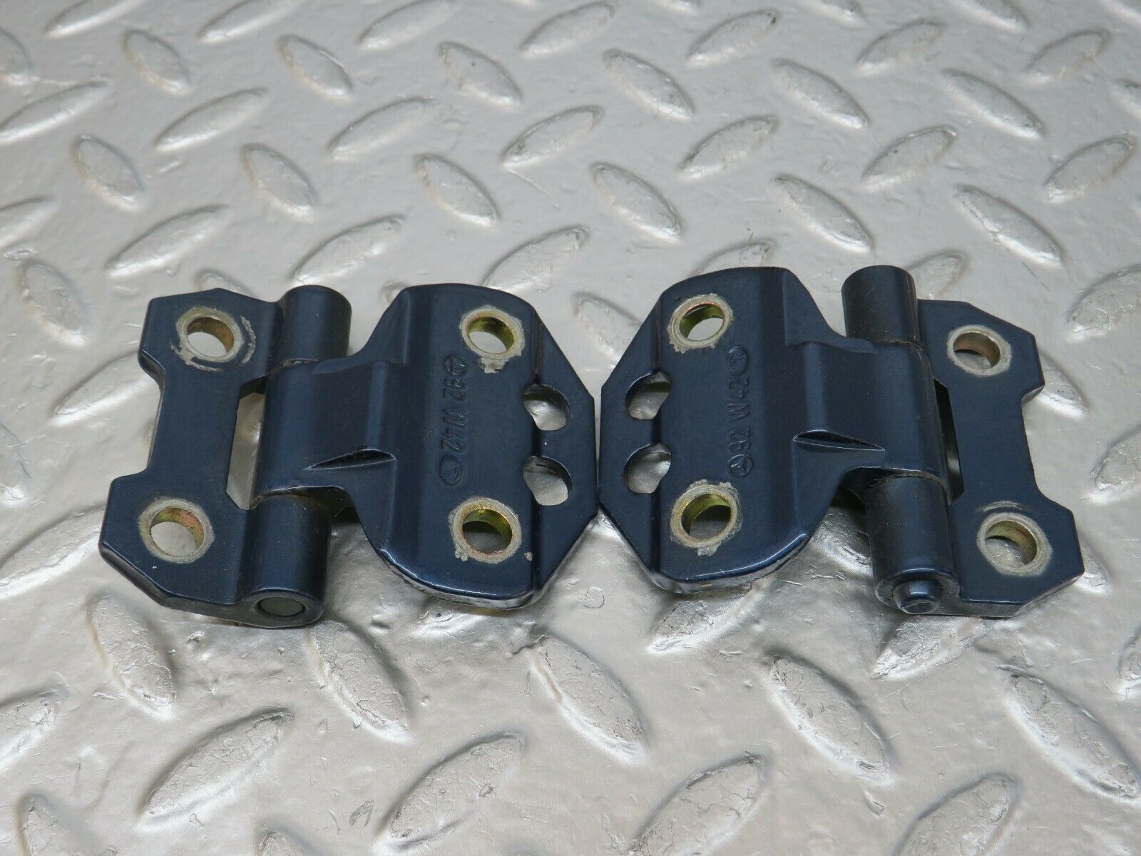 24394 Mercedes-Benz S124 220TE Wagon Door Hinge Right Side