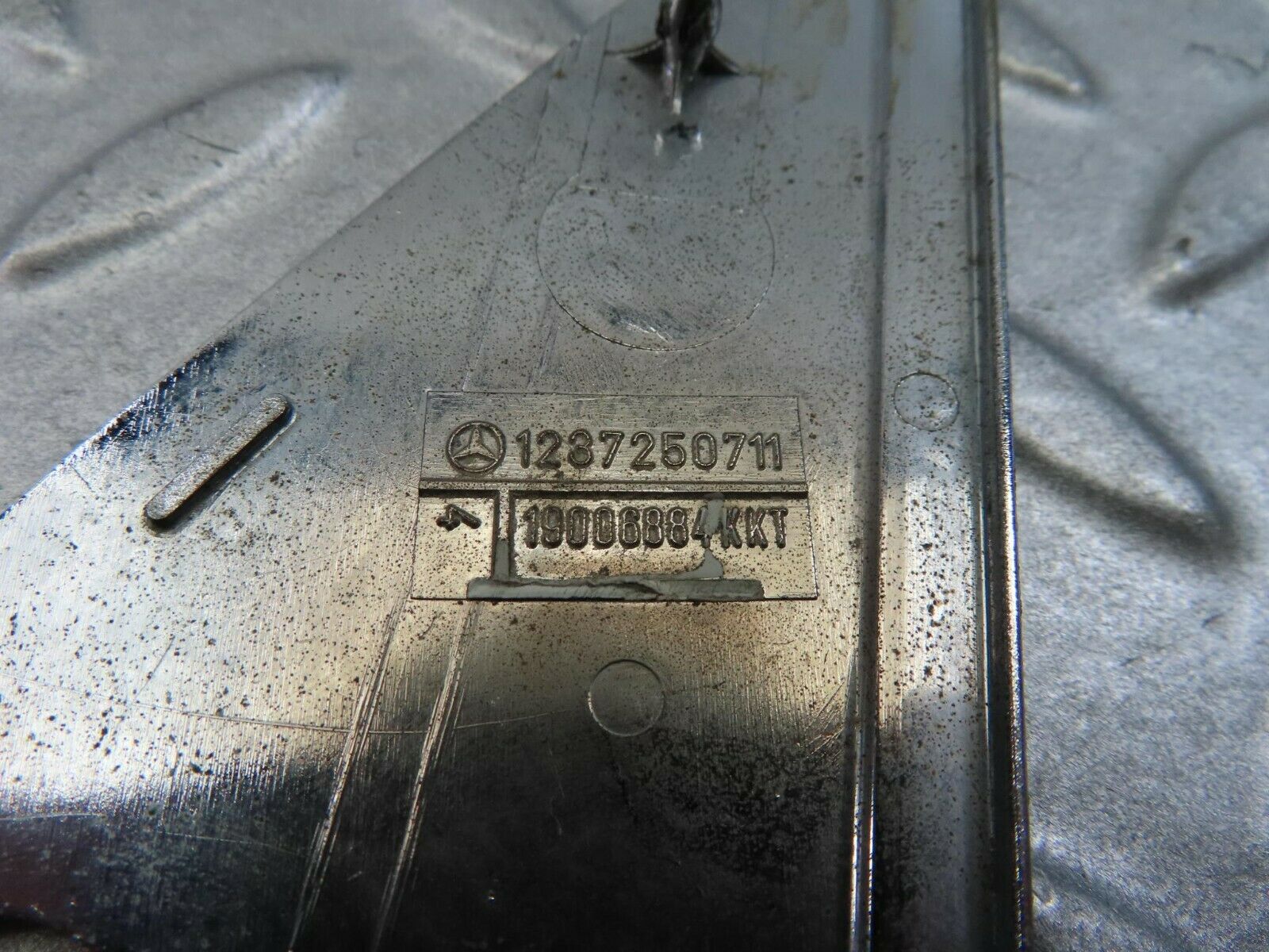 8145 Mercedes-Benz W123 Mirror Triangle Cover Left 1237250711