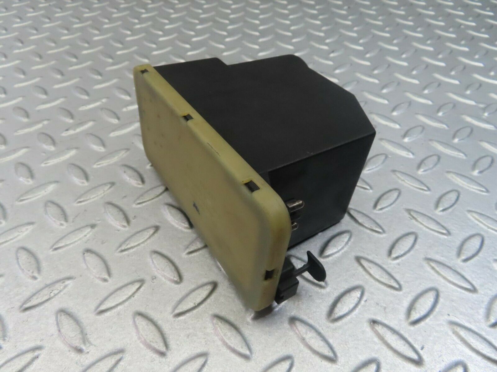 8317 Mercedes-Benz W201 Central Locking Pump 0008000948