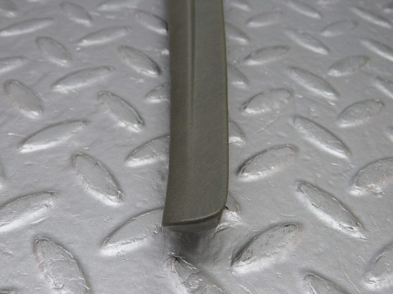 35972 Mercedes-Benz W126 420SE Front Left Door Panel Cover Grey