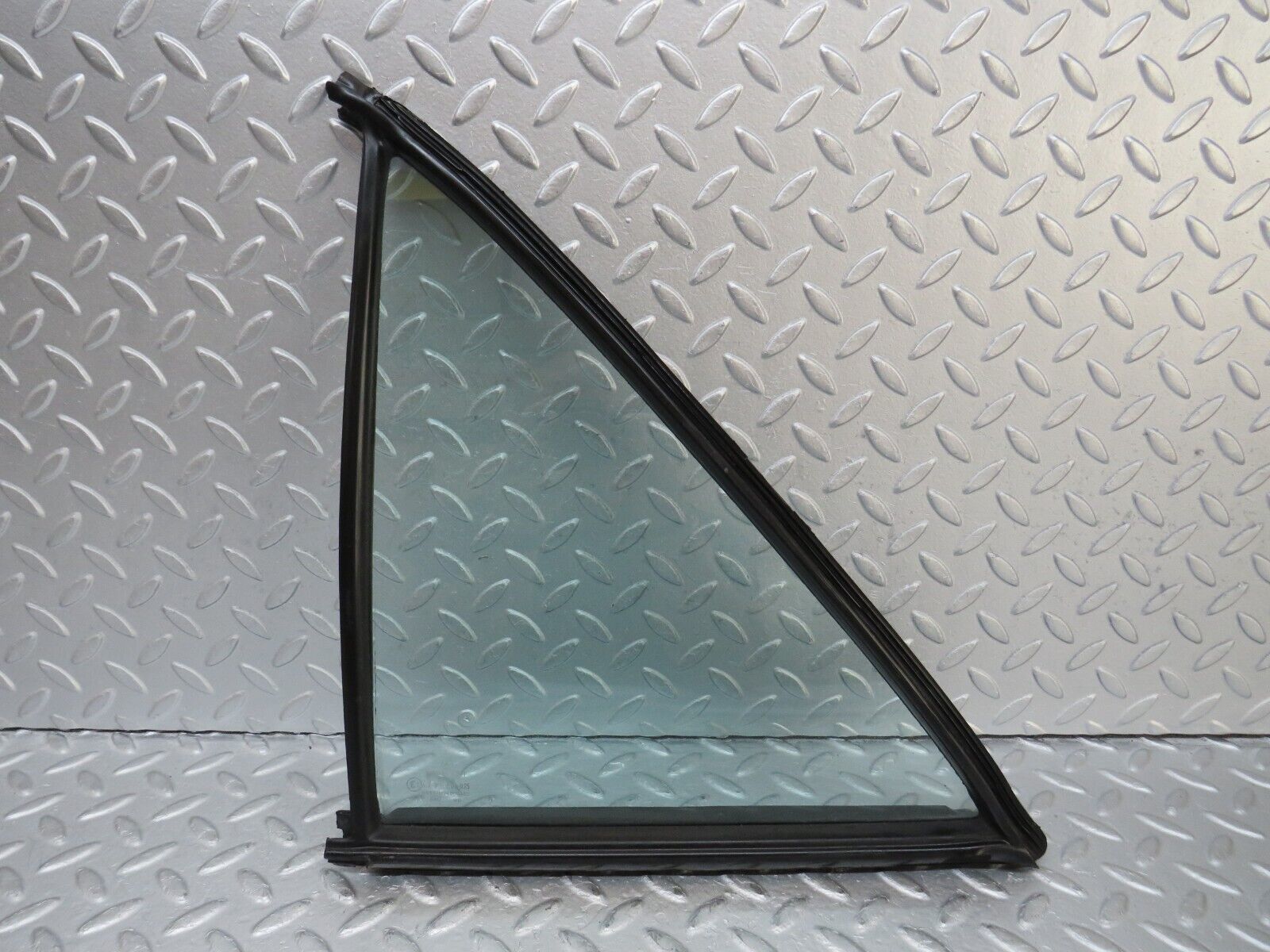 36063 Mercedes-Benz W126 420SE Rear Left Quarter Window 1267350124