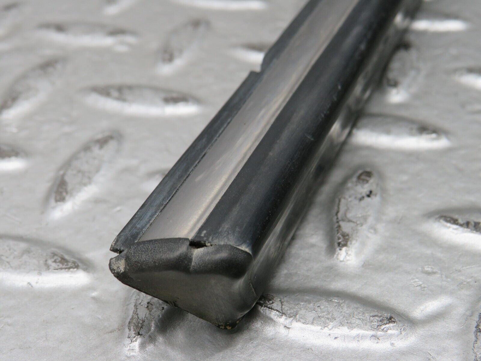 28622 Mercedes-Benz W123 280E Rear Right Door Centre Moulding Trim