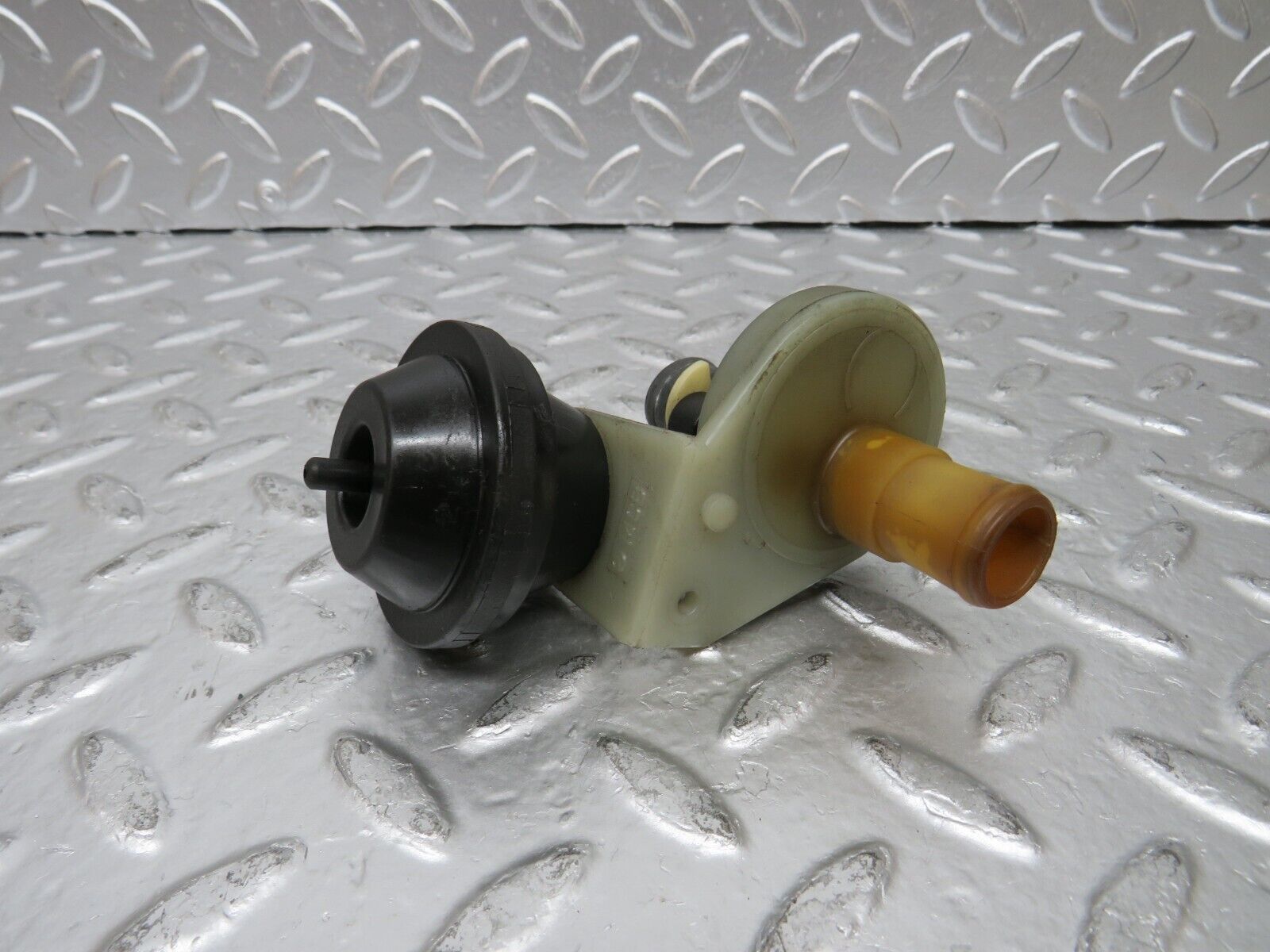 25196 Mercedes-Benz W201 190D Heater Control Valve