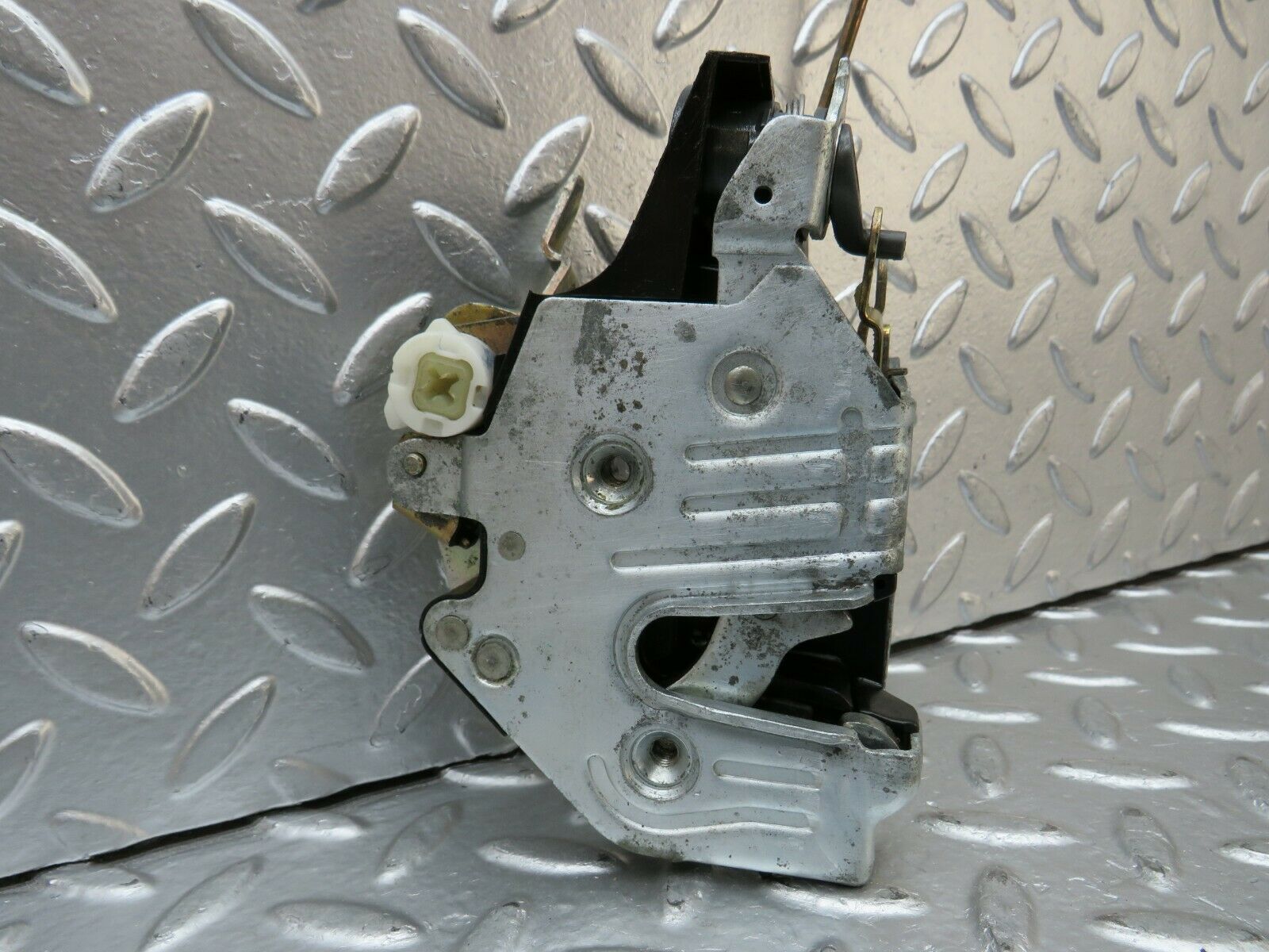 24197 Mercedes-Benz S124 220TE Wagon Front Left Door Lock Mechanism