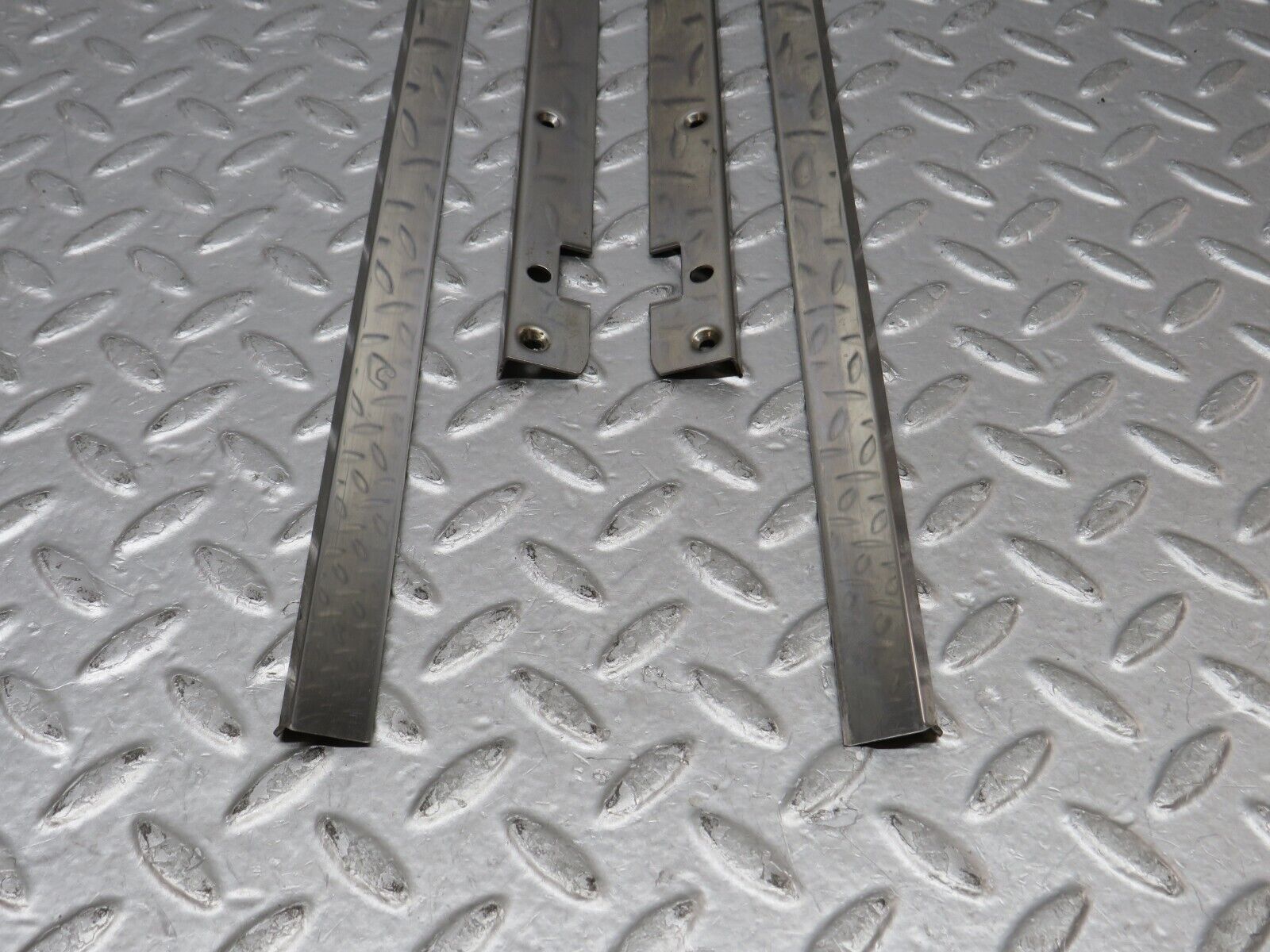 36215 Mercedes-Benz W126 420SE Sunroof Chrome Trim Set