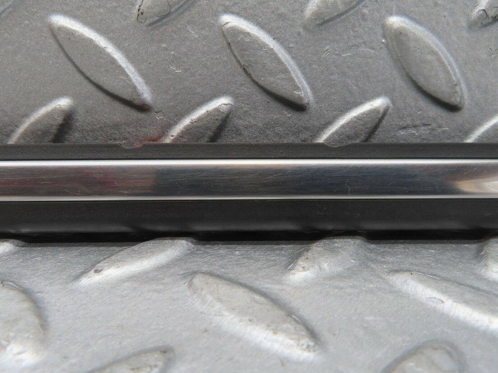 13448 Mercedes-Benz W123 200 Front Left Door Centre Moulding Trim