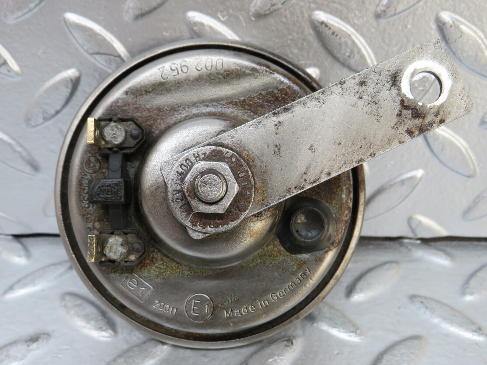 26900 Mercedes-Benz W123 240D Horn 0035424220