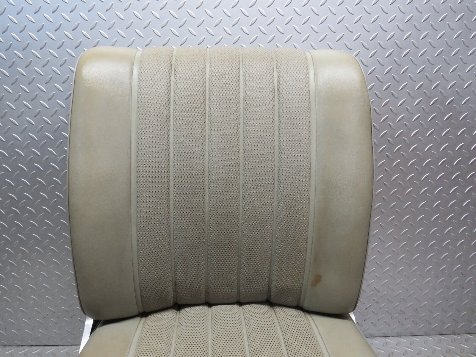 40510 Mercedes-Benz W110 230 Front Right Seat Leather Beige