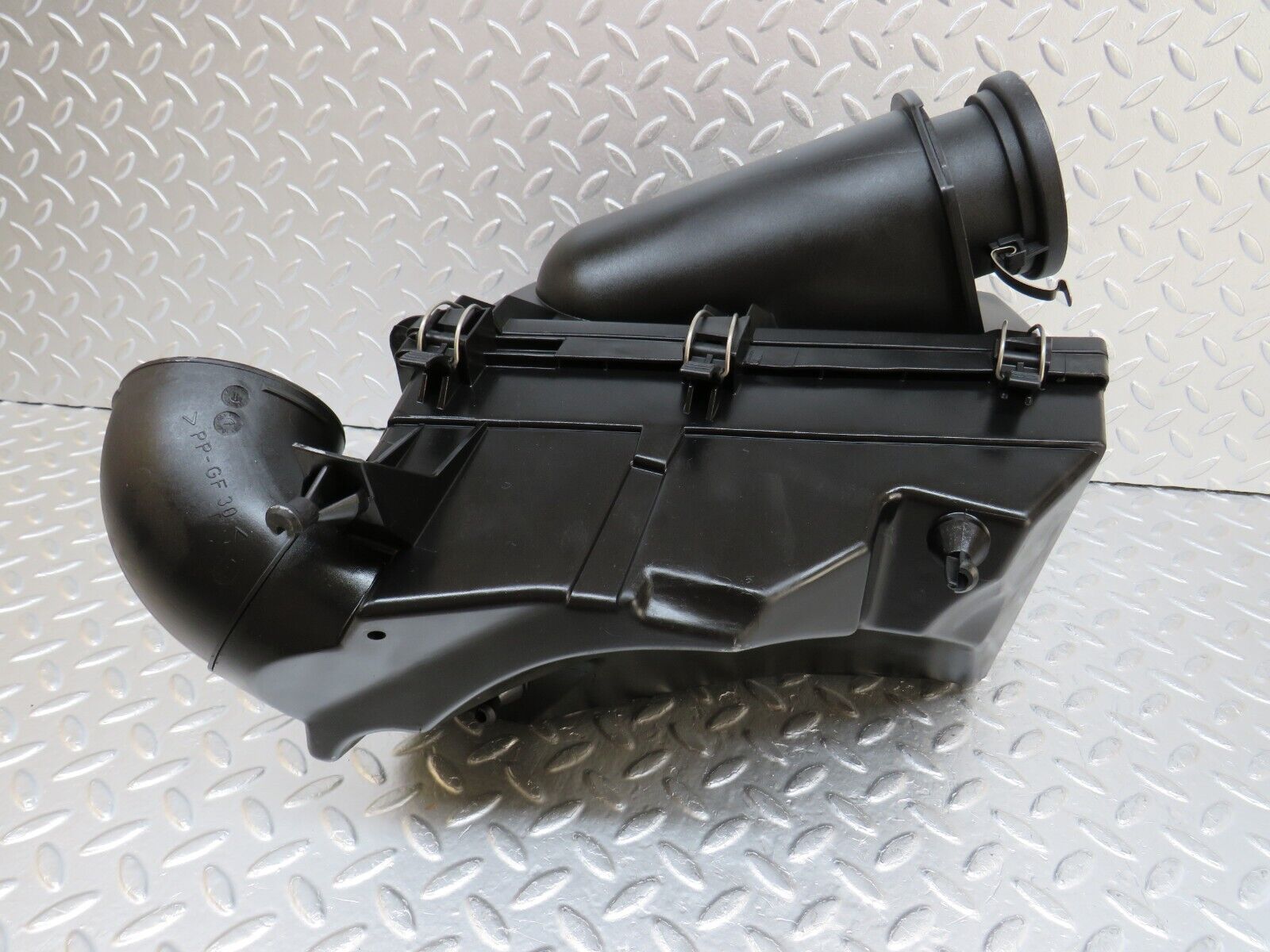 34735 Mercedes-Benz W210 320E Air Filter Box Housing 1120900801