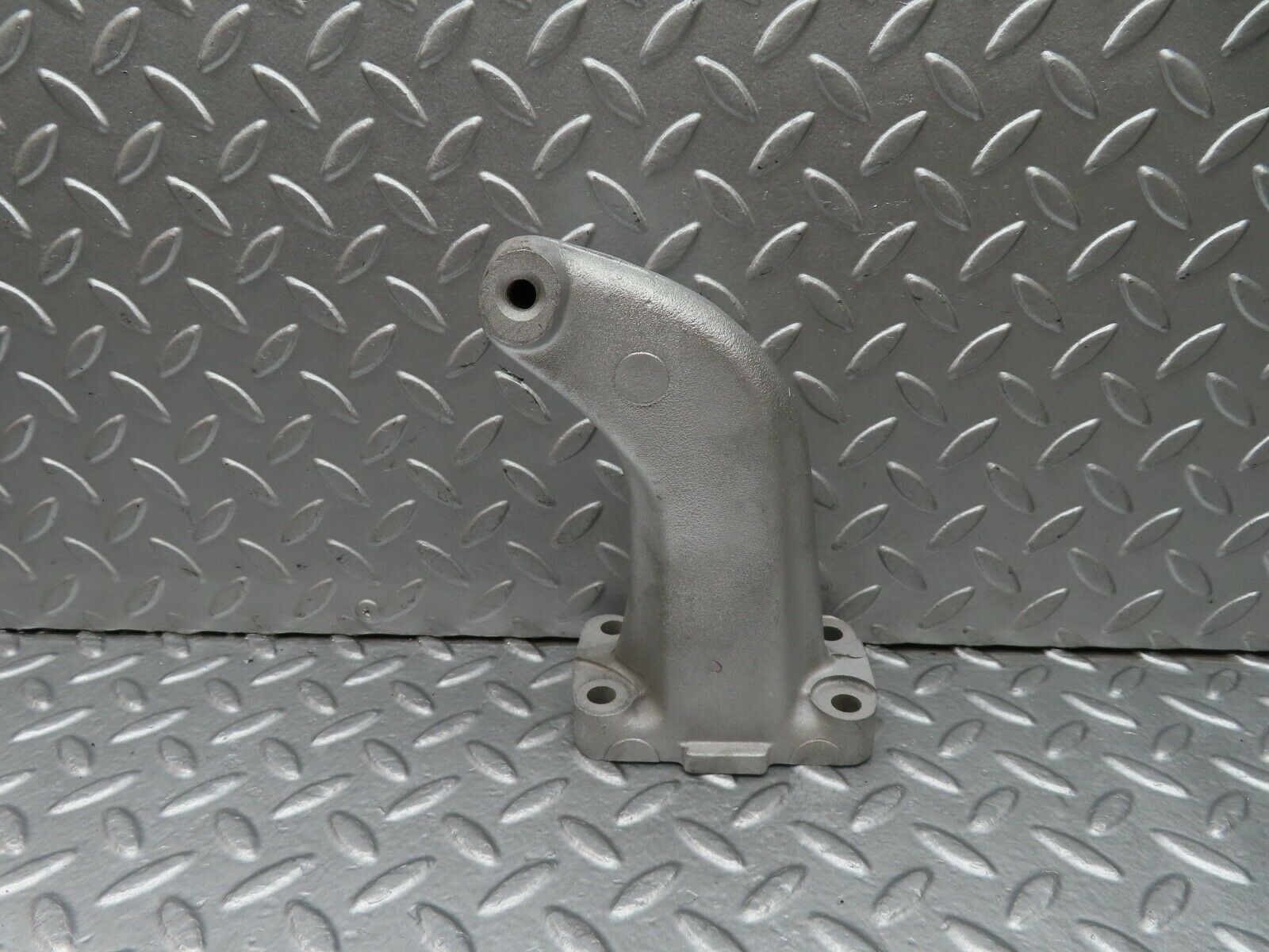 17982 Mercedes-Benz W123 200 Engine Mount Bracket Left Side 6152231324