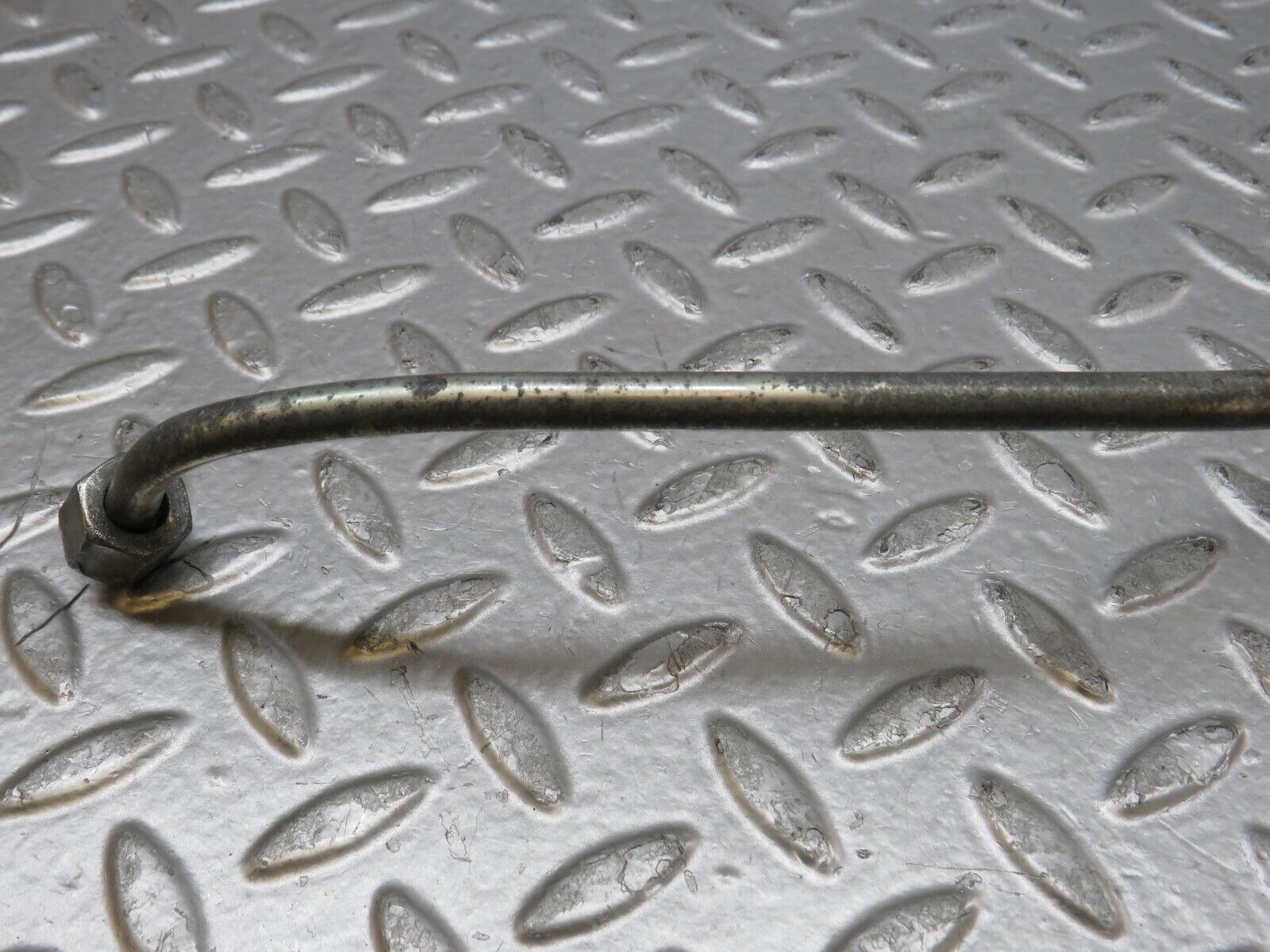 36309 Mercedes-Benz W126 420SE Oil Pipe Line