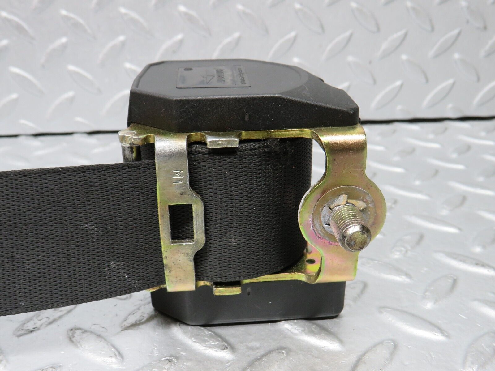 39057 Mercedes-Benz W201 190E 2.6L Rear Seat Belt Set With Buckles L & R 2018604285 2018605685 2018606069