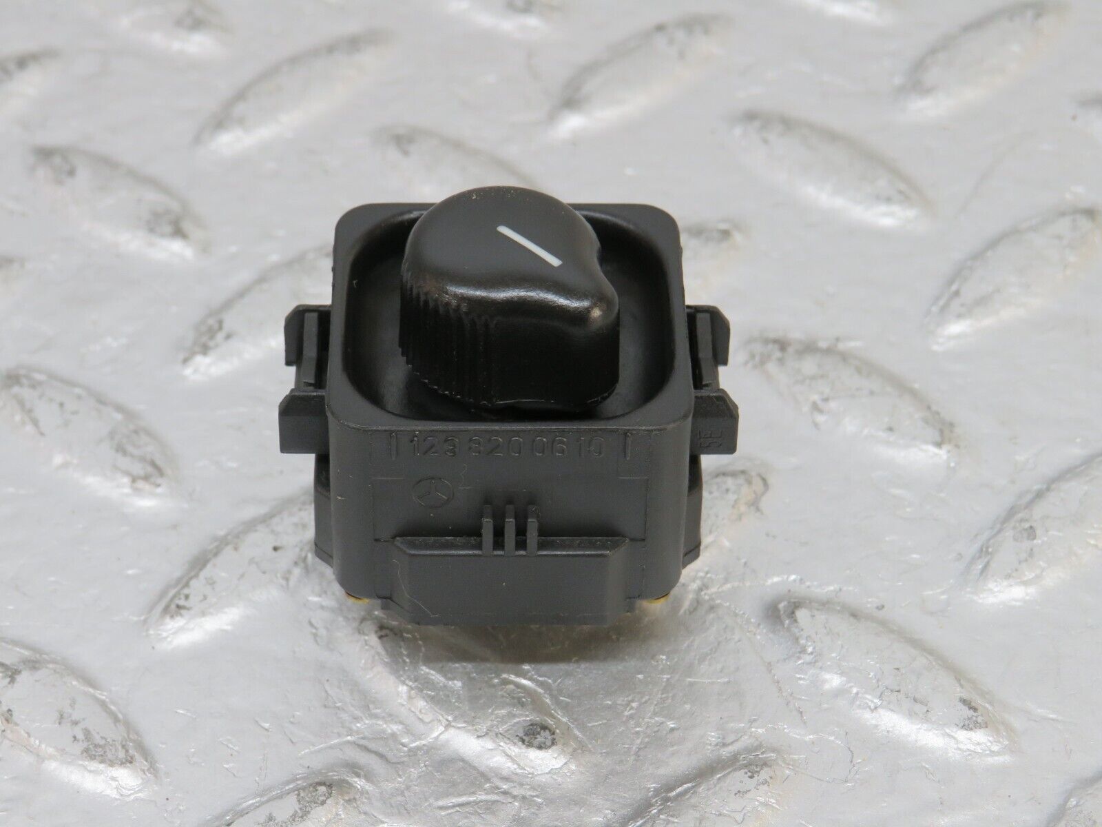 33317 Mercedes-Benz W202 C180 Electric Mirror Adjust Switch 1298200610