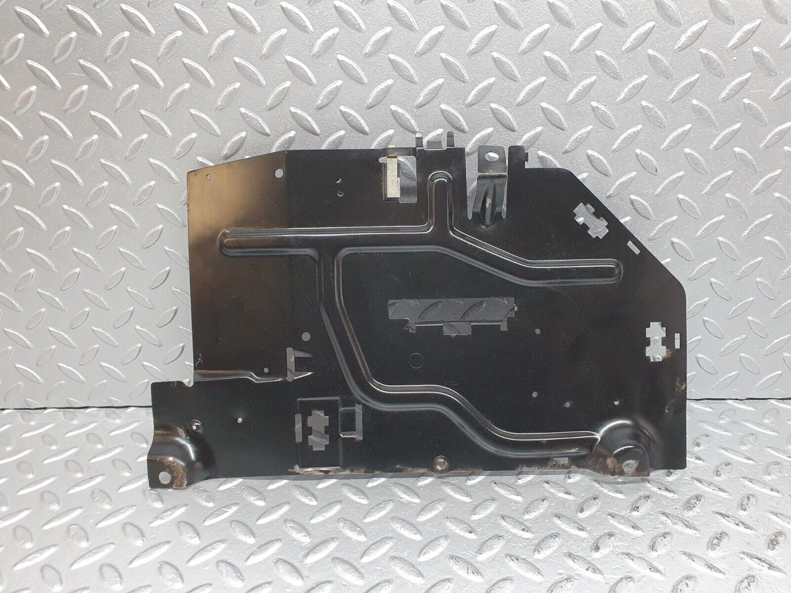 41186 Mercedes-Benz W126 300SE Left Footwell Relay Holder Bracket