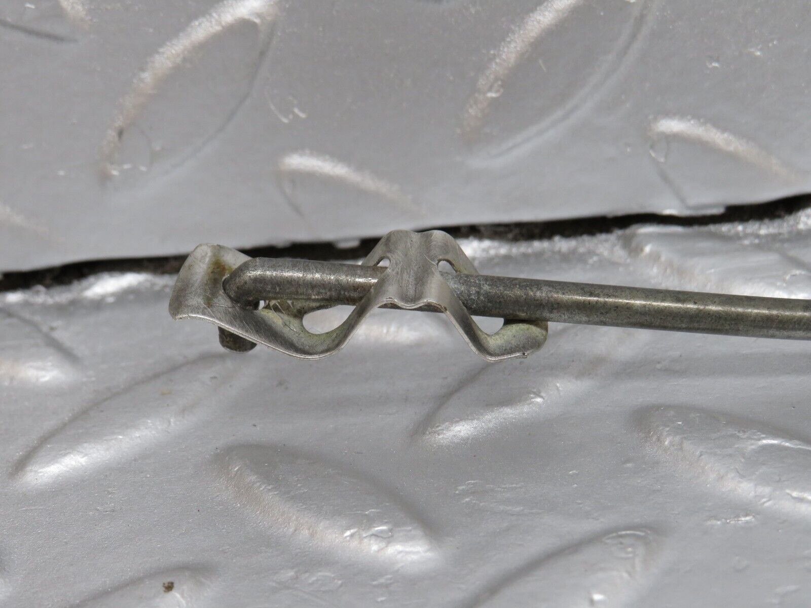 40459 Mercedes-Benz W110 230 Rear Door Lock Control Bar