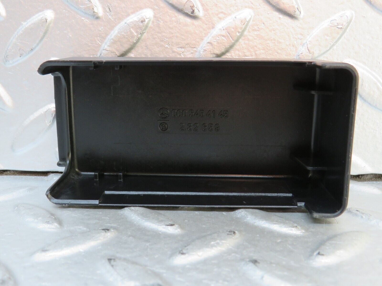 26881 Mercedes-Benz W123 240D Heater Plug Timer Relay Cover 0005454145