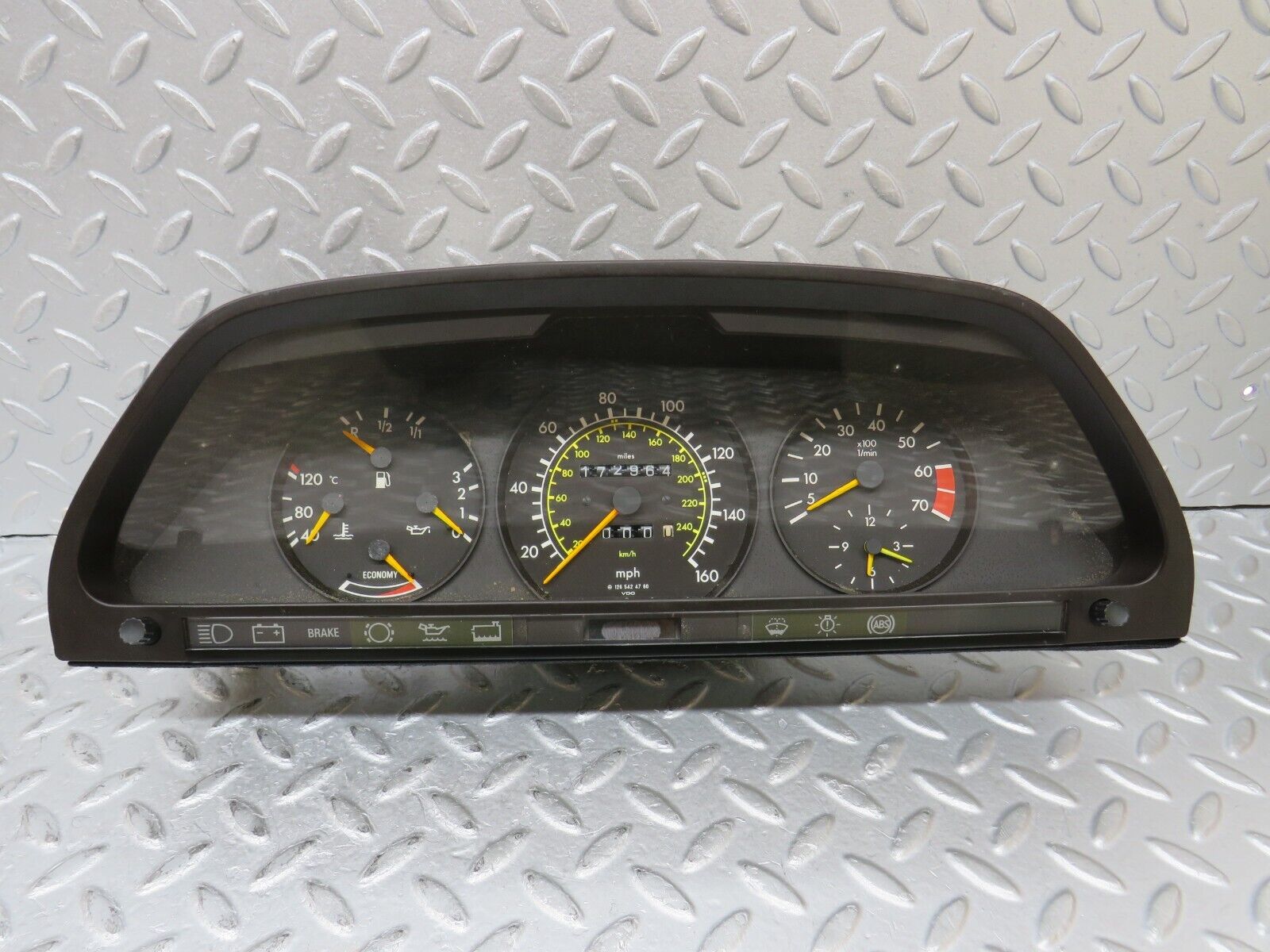 36303 Mercedes-Benz W126 420SE Instrument Cluster 1265424760 1265424760