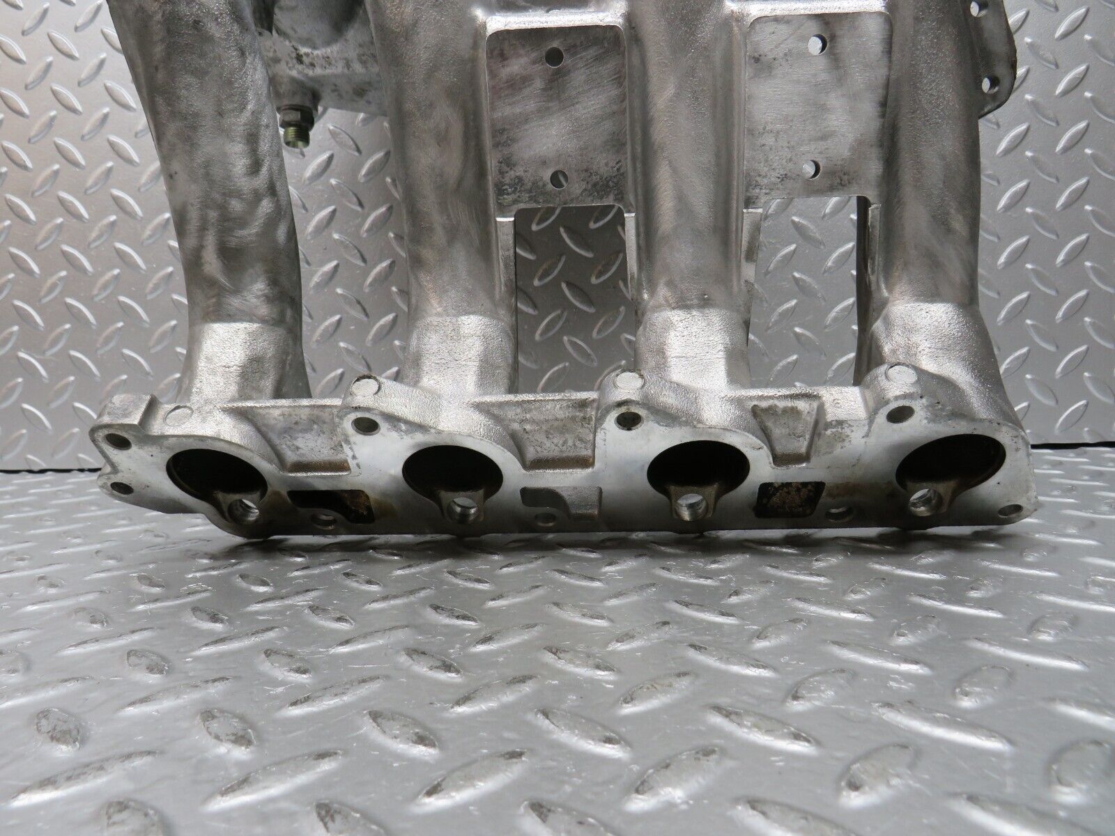 31907 Mercedes-Benz S124 220TE Wagon Intake Manifold 1111411201