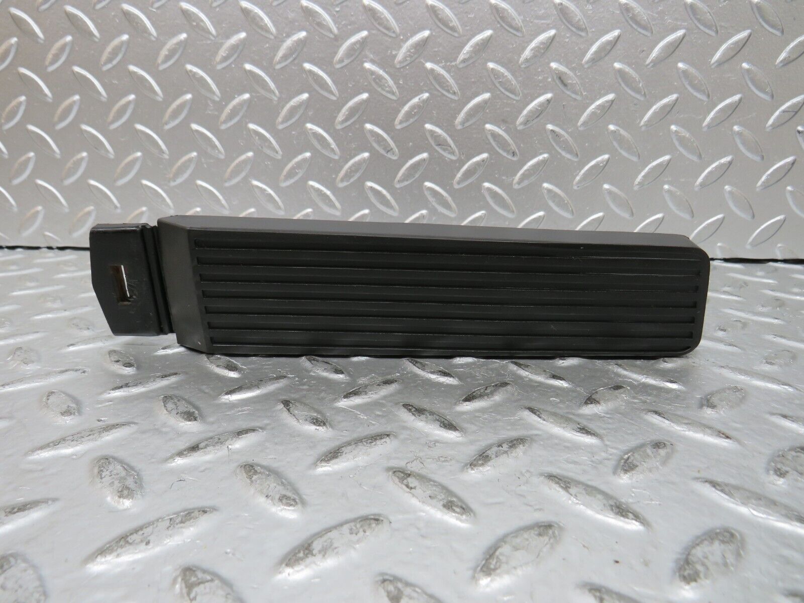 27291 Mercedes-Benz W123 280E Accelerator Pedal With Rubber 1233010082