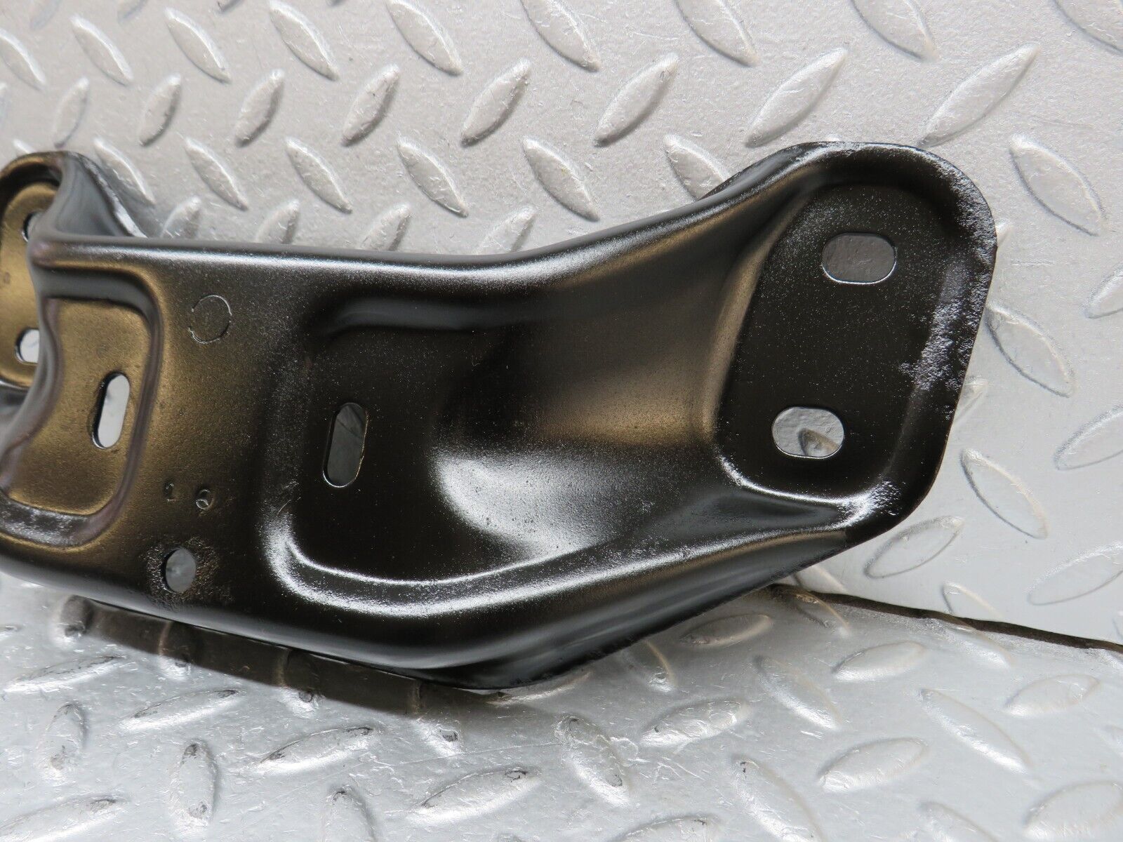 38924 Mercedes-Benz W201 190E 2.6L Gearbox Mount Bracket