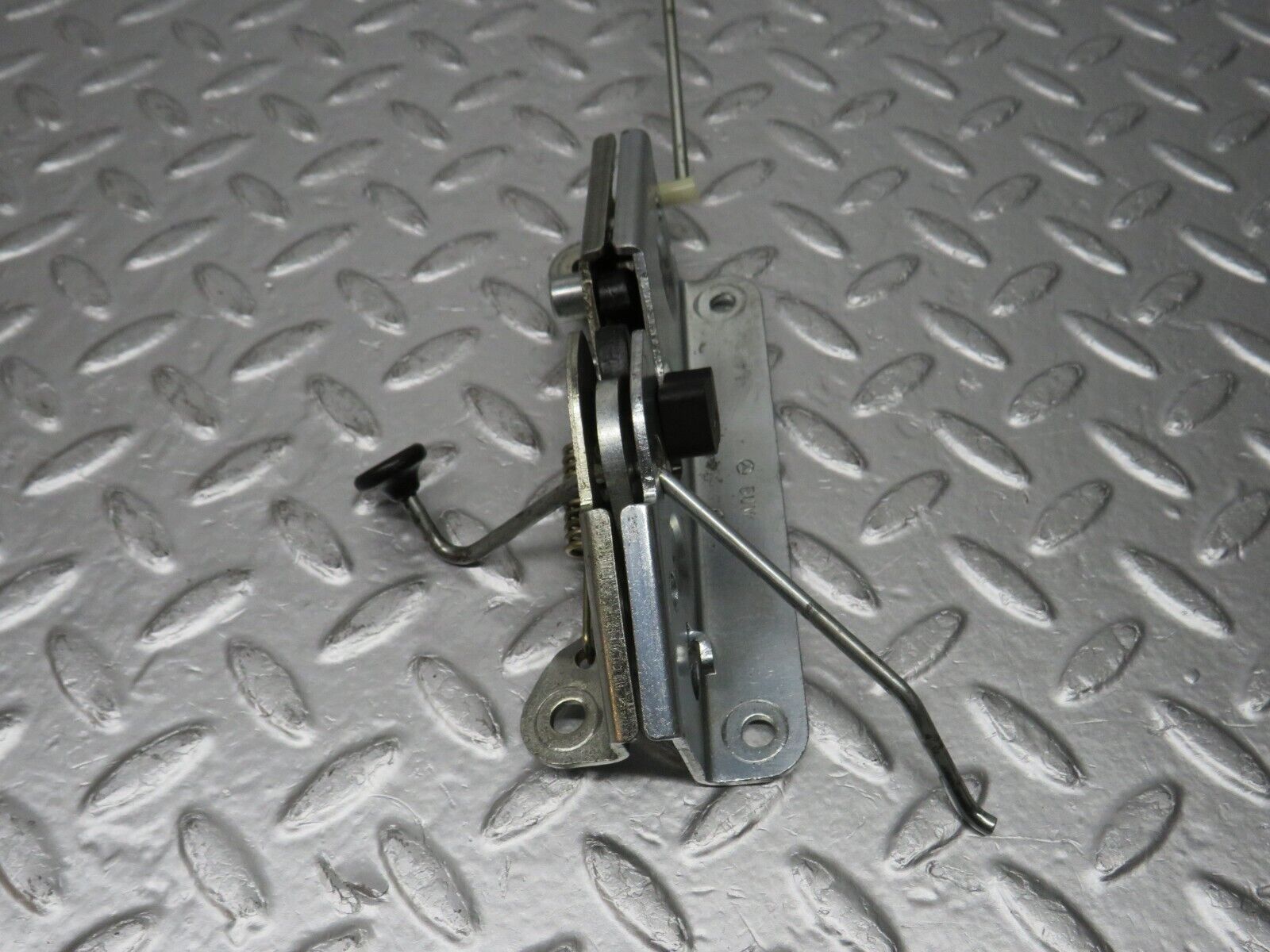 32563 Mercedes-Benz S124 300TE Wagon Rear Left Seat Bench Locking Mechanism