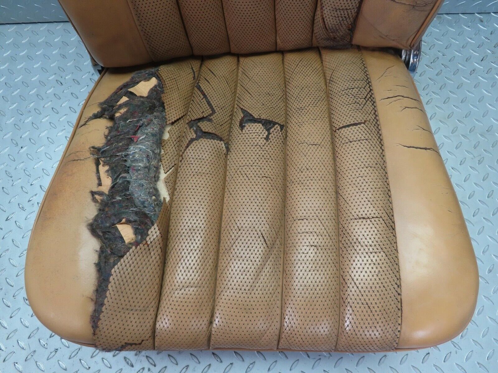 12842 Mercedes-Benz W111 220SE Front Left Driver Seat Caramel