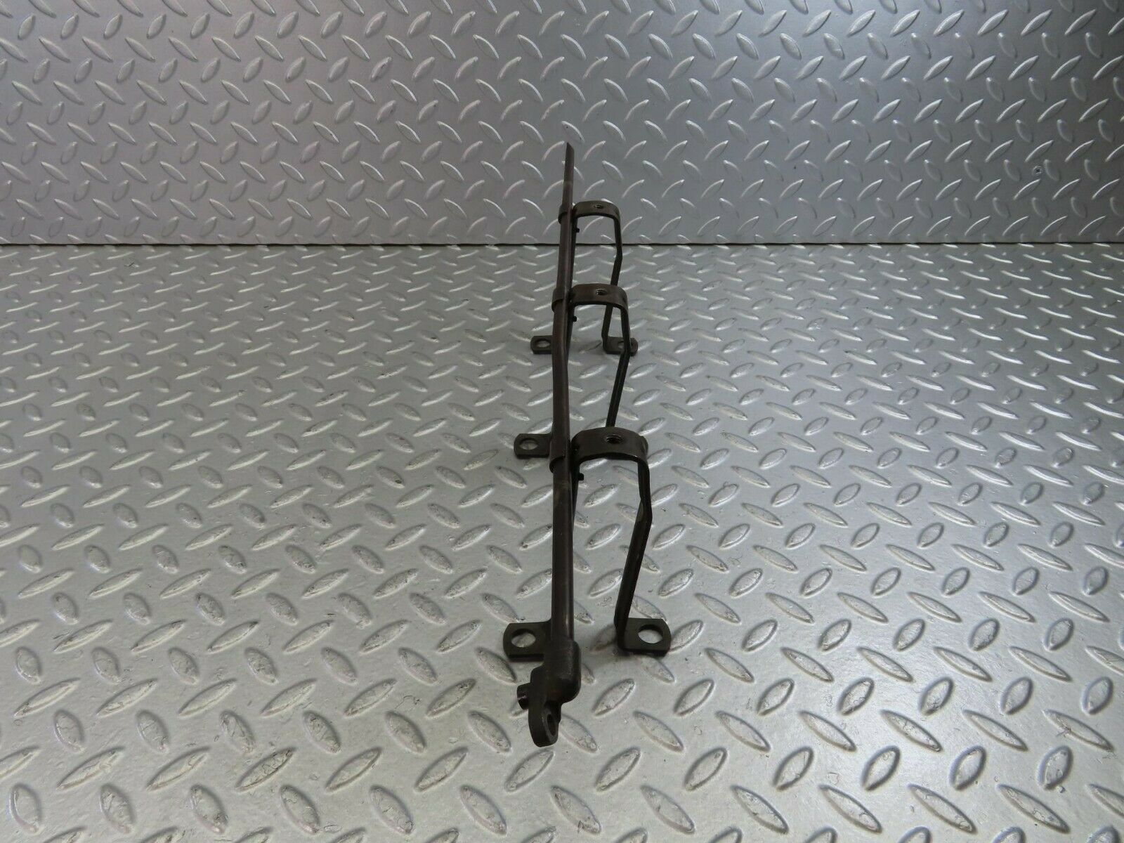 10221 Mercedes-Benz W111 220SE Camshaft Oil Tube With Rocker Cover Supports