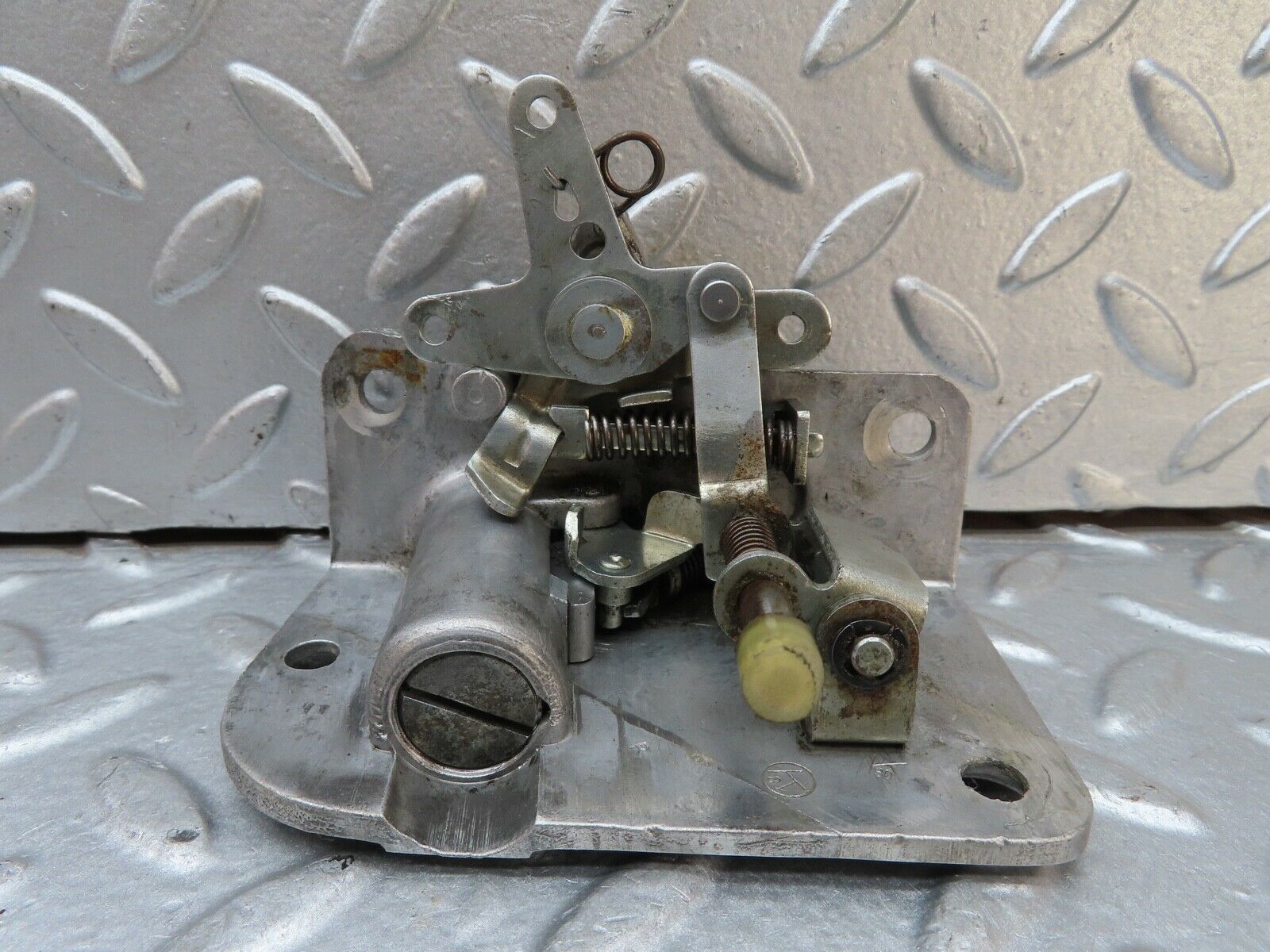 18585 Mercedes-Benz W120 W121 Ponton Rear Right Door Lock Mechanism