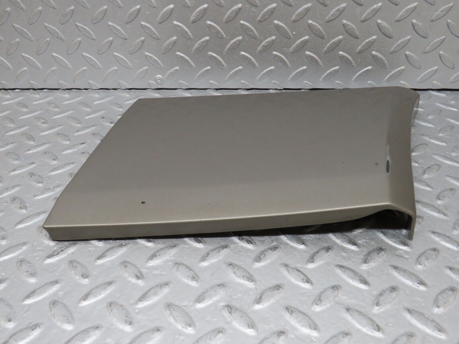 36451 Mercedes-Benz W201 190E 2.0L Front Right Fender Wing Moulding Trim 2016905440