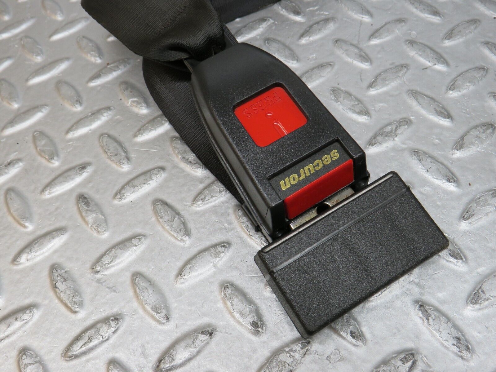 37404 Mercedes-Benz W109 300SEL Rear Seat Belt Set With Buckles