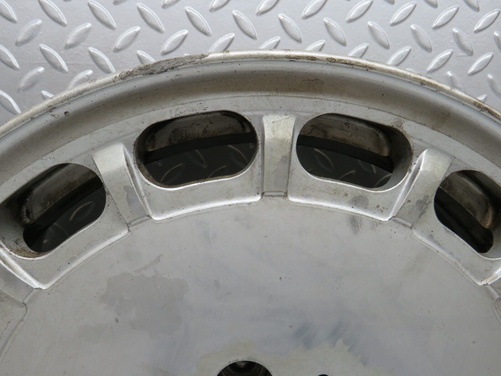 29611 Mercedes-Benz W124 230E Alloy Wheel 6.5Jx15H2 ET49 1244001802