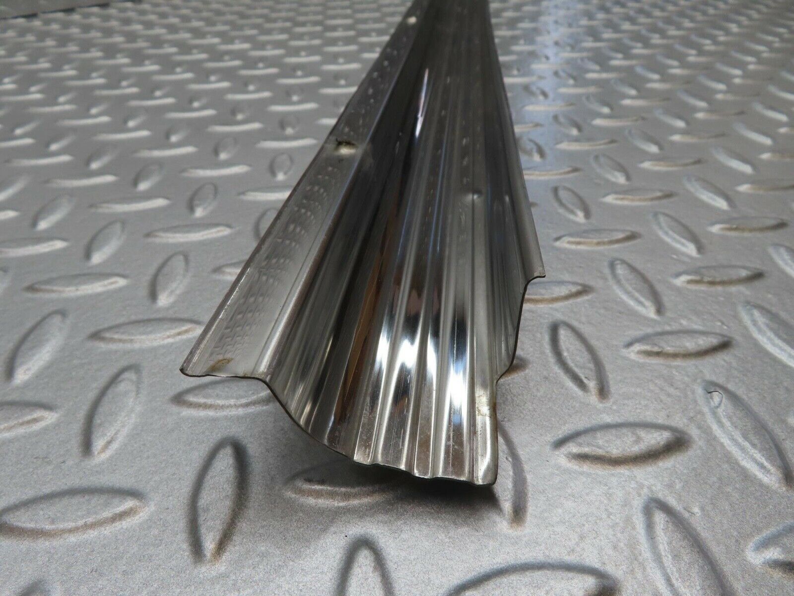 14118 Mercedes-Benz C107 280SLC Left Door Sill Chrome