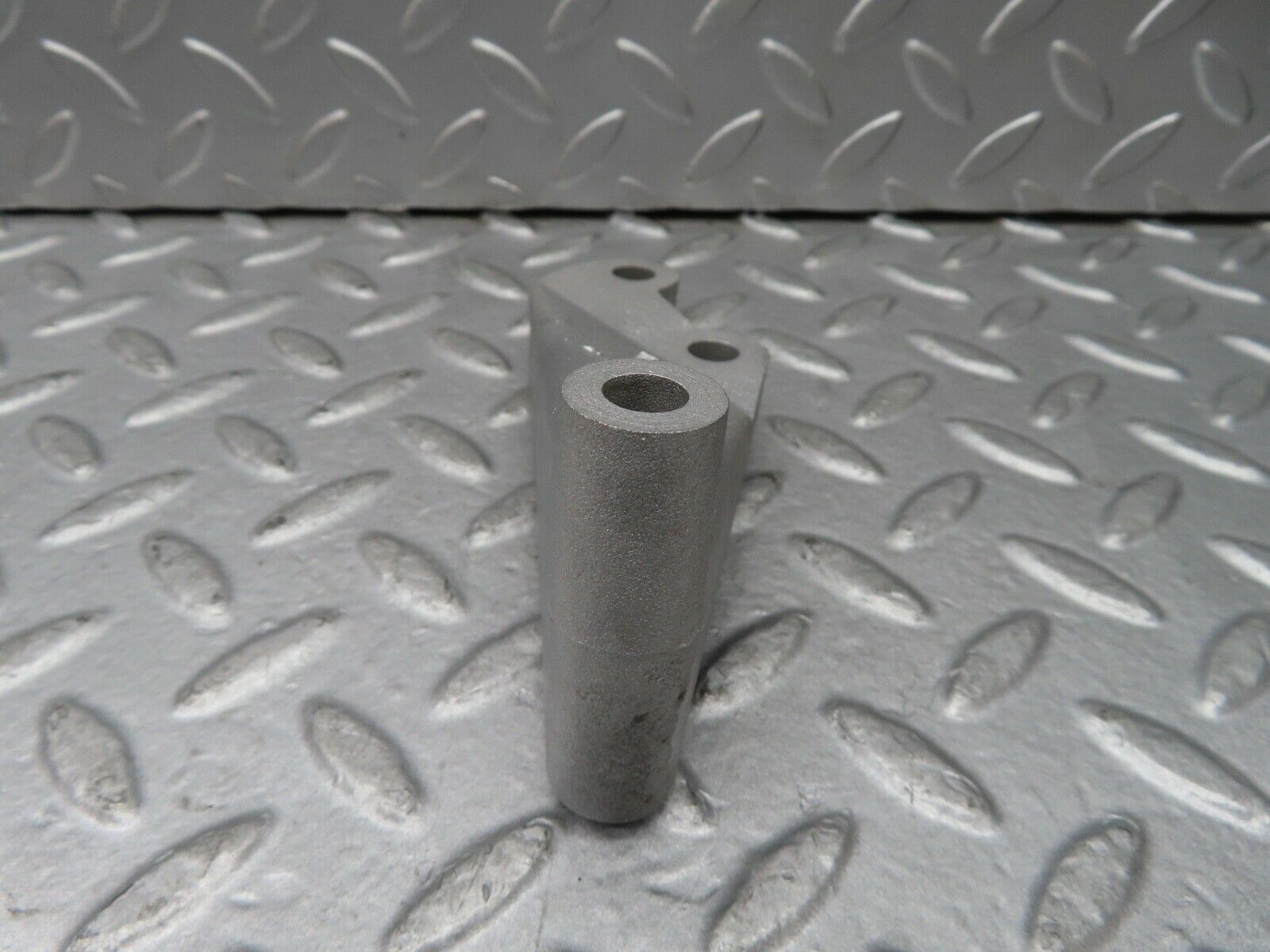 16974 Mercedes-Benz C123 280CE Coupe Power Steering Pump Bracket 1104663141