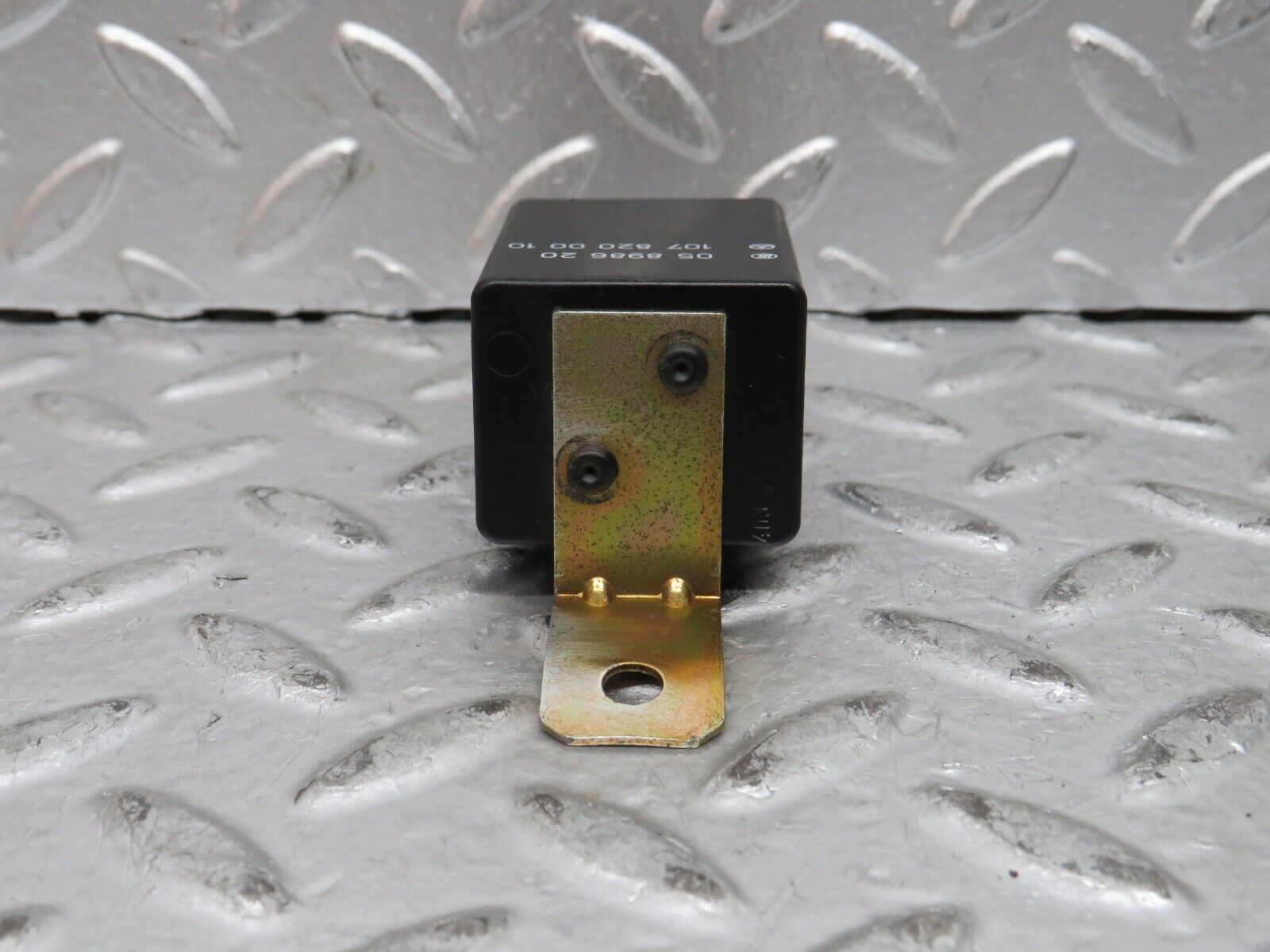 28315 Mercedes-Benz S123 240D Wagon Rear Heated Window Relay 1078200010