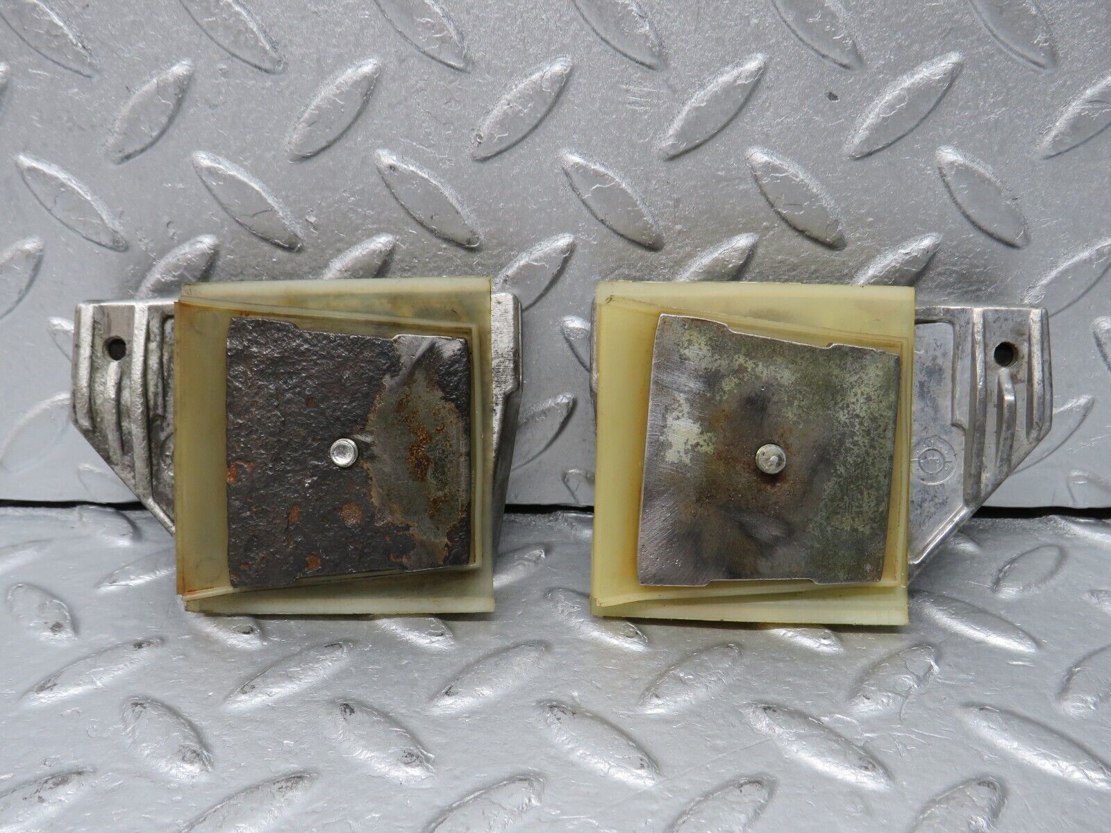 38355 Mercedes-Benz R129 280SL Coupe Door Window Guide Bracket 1247250132 1247250232