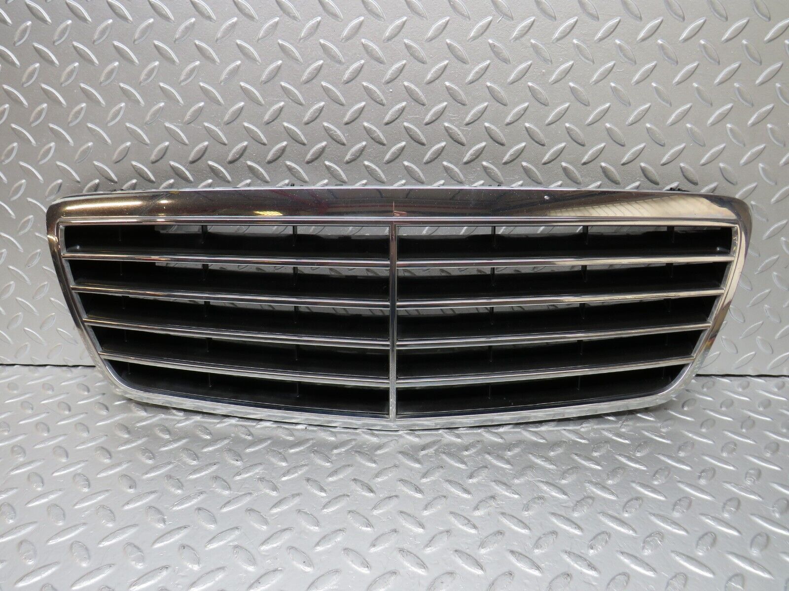 34813 Mercedes-Benz W210 320E Bonnet Chrome Grill 2108800683