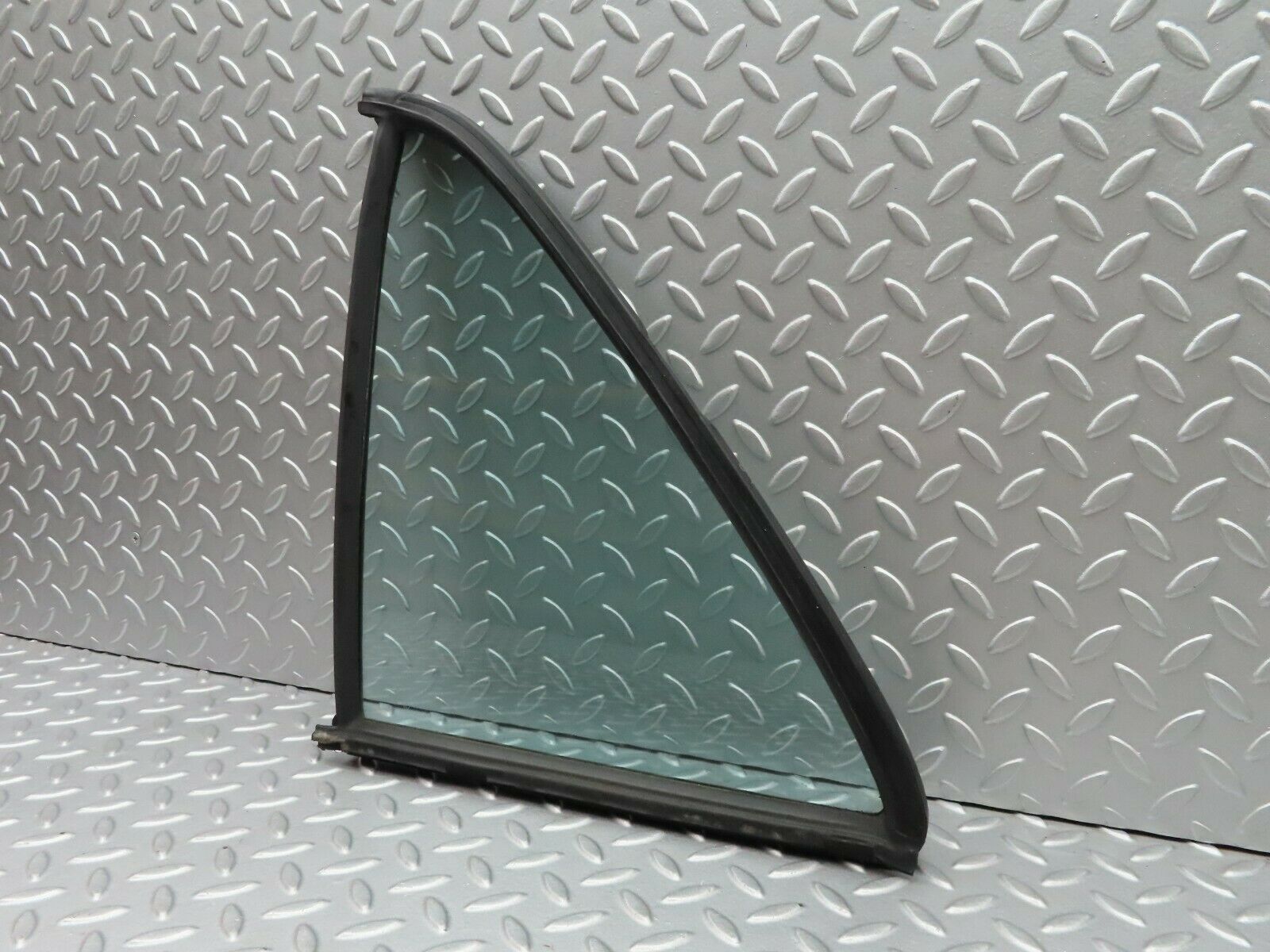 5709 Mercedes-Benz W123 200 Rear Left Quarter Window