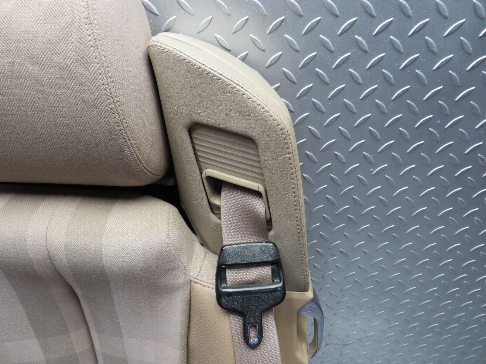 38320 Mercedes-Benz R129 280SL Coupe Electric Front Left Seat Beige