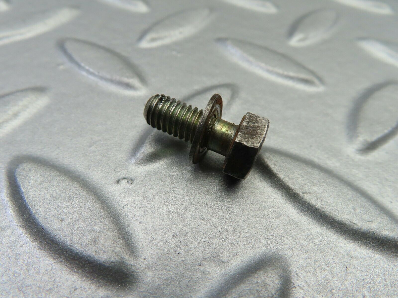 7096 Mercedes-Benz C107 350SLC Coupe Fuel Injector Bracket