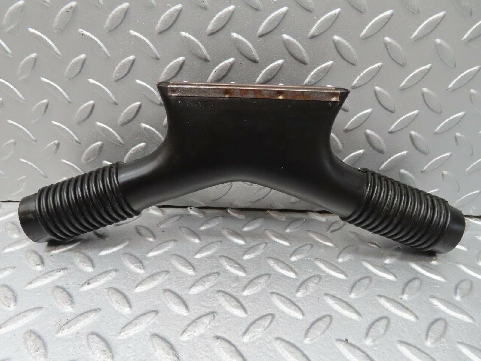 12395 Mercedes-Benz W108 280SE 3.5 Heater Air Duct Vent Centre