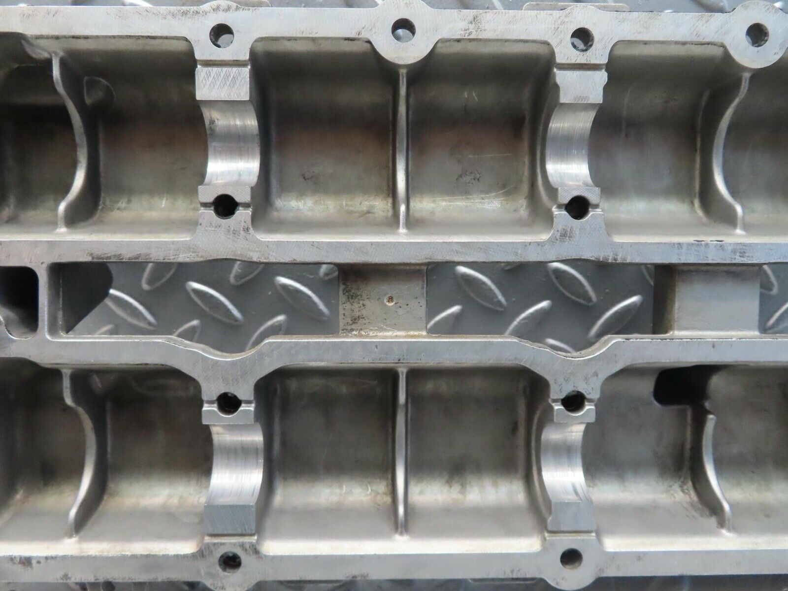 11324 Mercedes-Benz W221 S320 Cylinder Head Valve Cover Left Side 6420101230