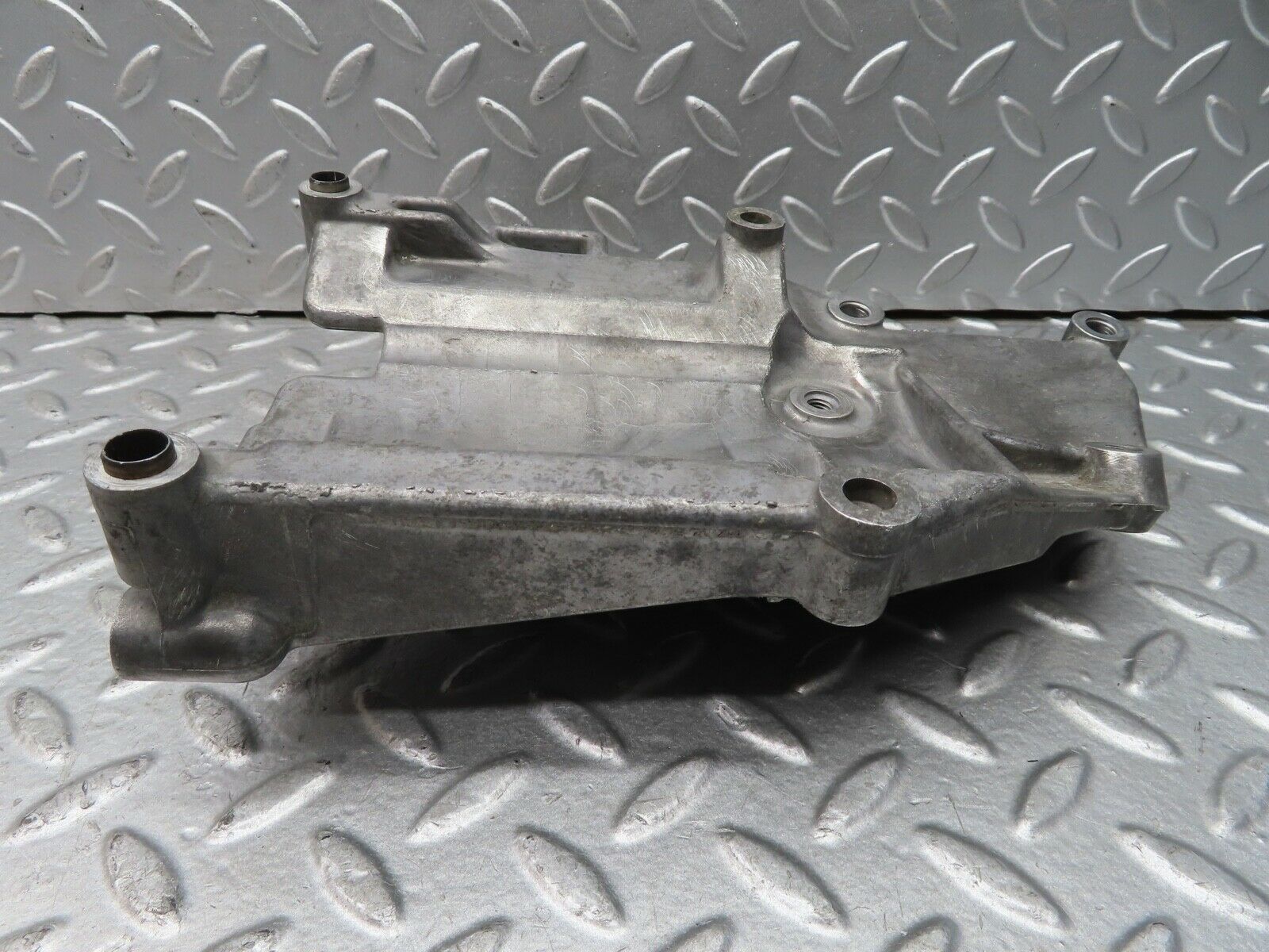 19555 Mercedes-Benz C140 CL420 Coupe AC Compressor Mount Bracket 1192363130