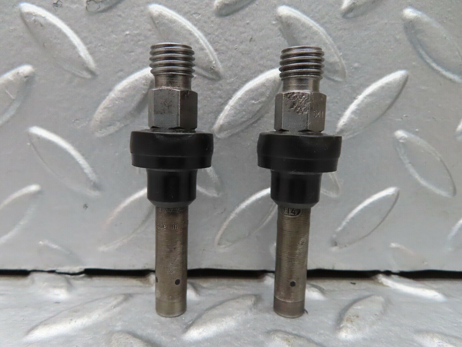 16949 Mercedes-Benz C123 280CE Coupe 2x Fuel Injectors Bosch 0437502010