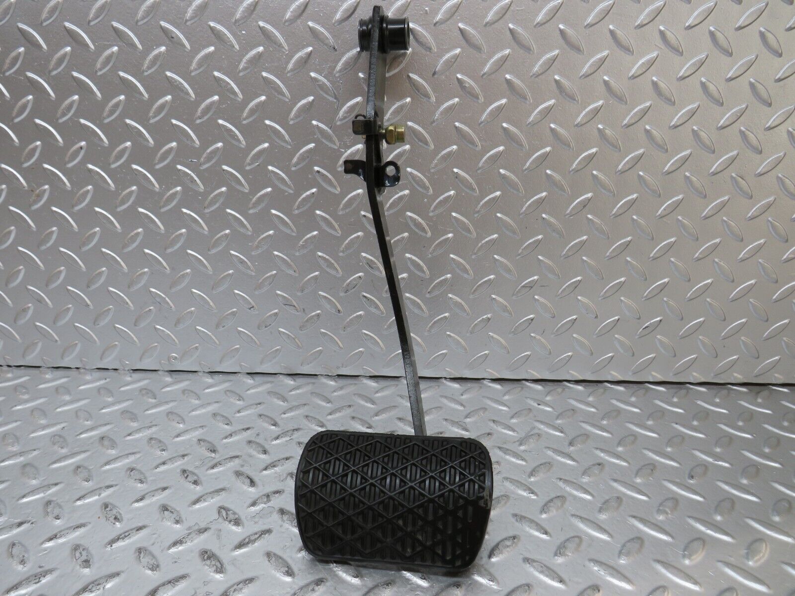 26584 Mercedes-Benz C124 220CE Coupe Brake Pedal 1232910082