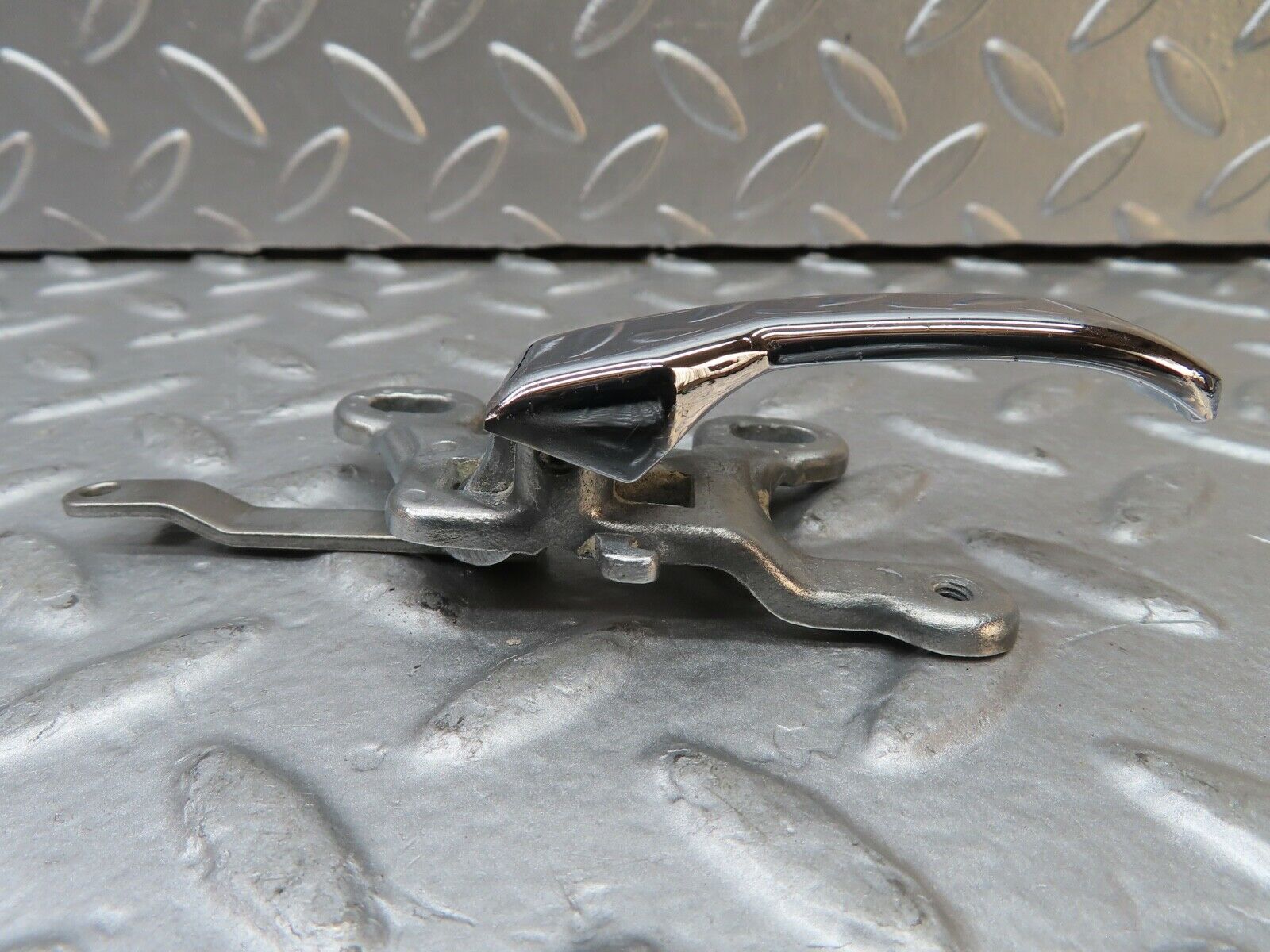 20841 Mercedes-Benz W114 250CE Coupe Right Interior Door Handle 1107660419