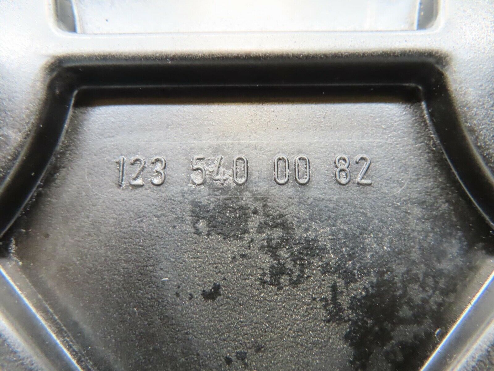 16049 Mercedes-Benz W123 280E Fuse Box Cover Lid 1235400082