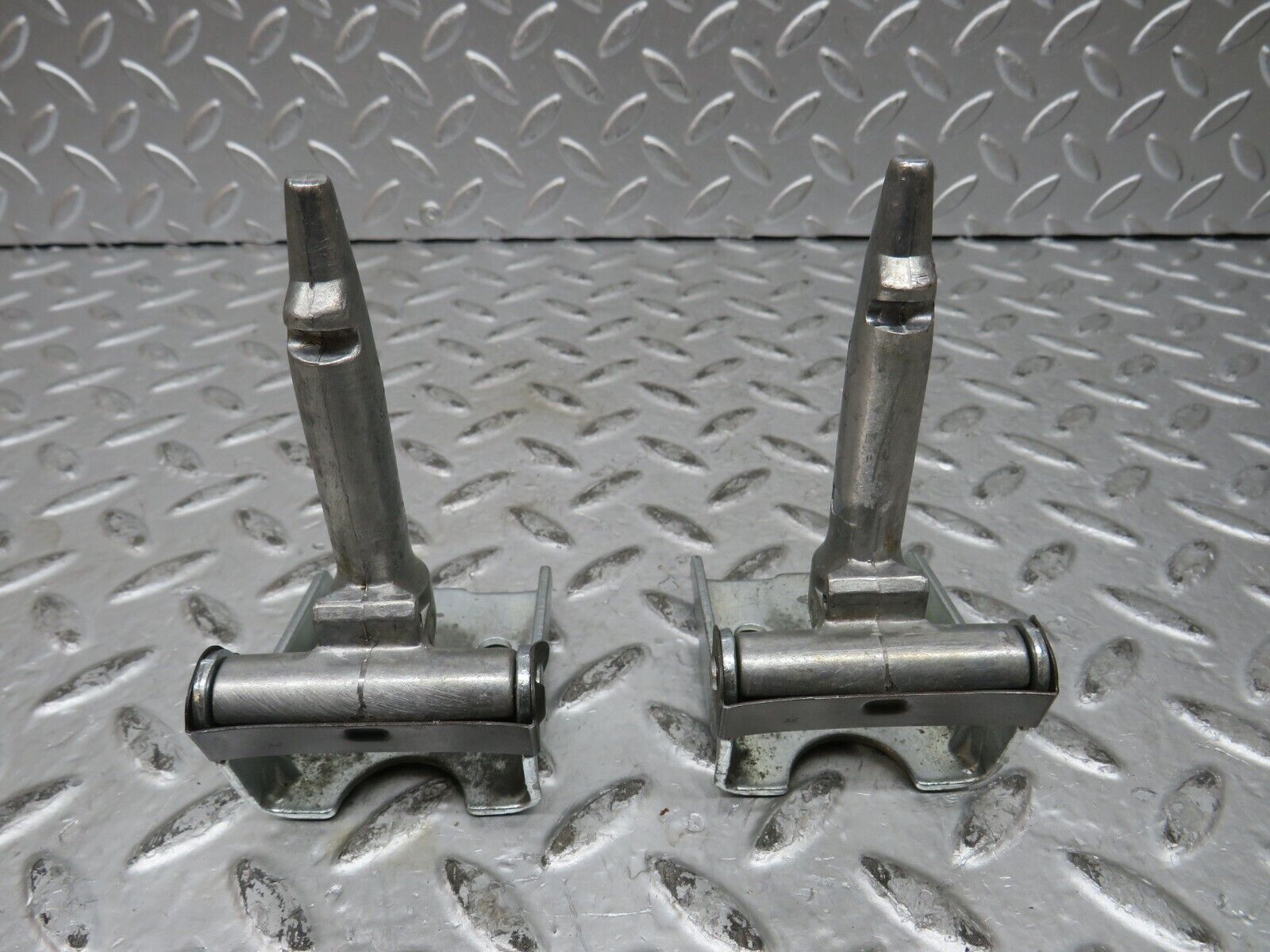 27831 Mercedes-Benz S124 300TE Wagon Rear Seat Hinge Pair